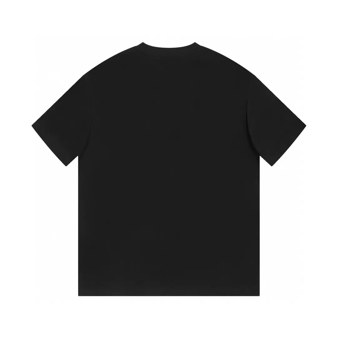 #S03 P110💰 Balenciaga co-branded Supreme printed short sleeves. Loose fit. Made of 260g combed cotton double yarn. From fabrics to accessories, all three standards are complete and follow ZP. The slurry printing imported from Matsui Company will never crack. The whole piece adopts three-needle five-thread technology. The neckline-shoulder seam-sleeve seam is double-lined, which looks more three-dimensional and textured.) The same process as the original version, classic version Feel free to compare zp. The whole piece adopts three-needle five-thread craftsmanship. The neckline-shoulder seam-sleeve seam is double-threaded, which looks more three-dimensional and textured.) It has the same craftsmanship as the original original, classic version. Color: Black Size: S M L XL XXL