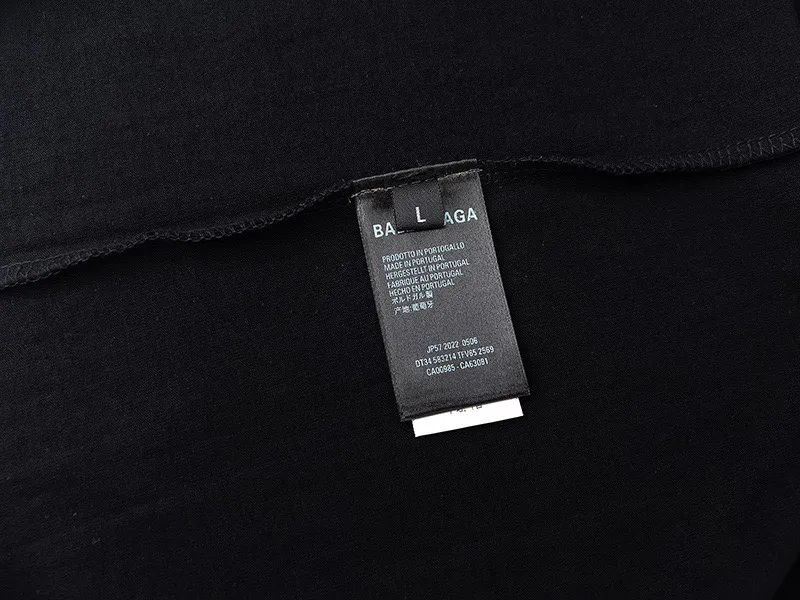 #S03 P110💰 Balenciaga co-branded Supreme printed short sleeves. Loose fit. Made of 260g combed cotton double yarn. From fabrics to accessories, all three standards are complete and follow ZP. The slurry printing imported from Matsui Company will never crack. The whole piece adopts three-needle five-thread technology. The neckline-shoulder seam-sleeve seam is double-lined, which looks more three-dimensional and textured.) The same process as the original version, classic version Feel free to compare zp. The whole piece adopts three-needle five-thread craftsmanship. The neckline-shoulder seam-sleeve seam is double-threaded, which looks more three-dimensional and textured.) It has the same craftsmanship as the original original, classic version. Color: Black Size: S M L XL XXL