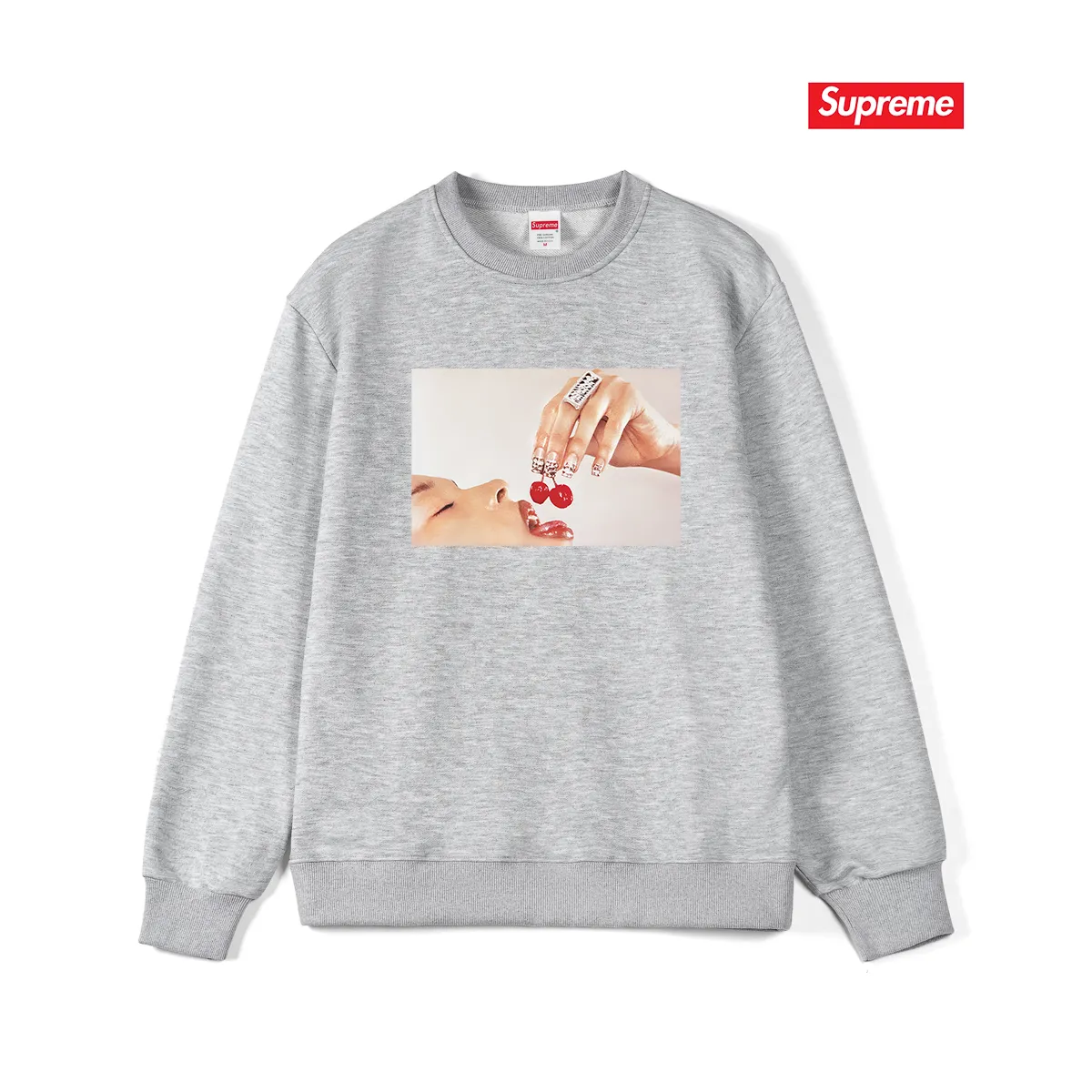 Style No. S1010 #terry p150💰 Velvet 160💰 Supreme SS19 Cupid Tee Navy angel print round neck sweatshirt Made of 400 grams of large terry (drop shoulder large version) fabric, soft texture and no pilling Imported environmentally friendly printing glue The pattern is bright and three-dimensional Quality 💥 Unisex style The upper body is trendy Color: black white gray Size: S M L XL XXL