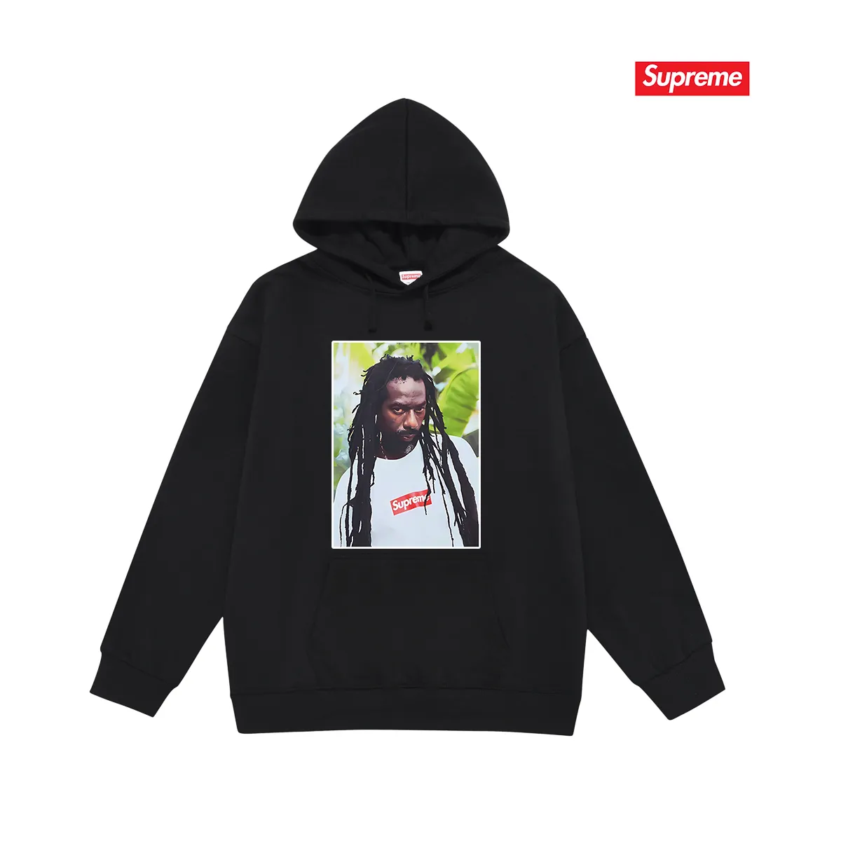 Style No. S2035 #terry P160💰 Velvet P170💰 Supreme SS19 Buju Banton Tee Reggae character print hooded sweatshirt Made of 400g large terry 430g silver fox velvet (drop shoulder large version) fabric, soft texture and no pilling Imported environmentally friendly printing glue The pattern is bright and three-dimensional Quality 💥Same style for men and women The upper body is trendy Color: black white gray Size: S M L XL XXL