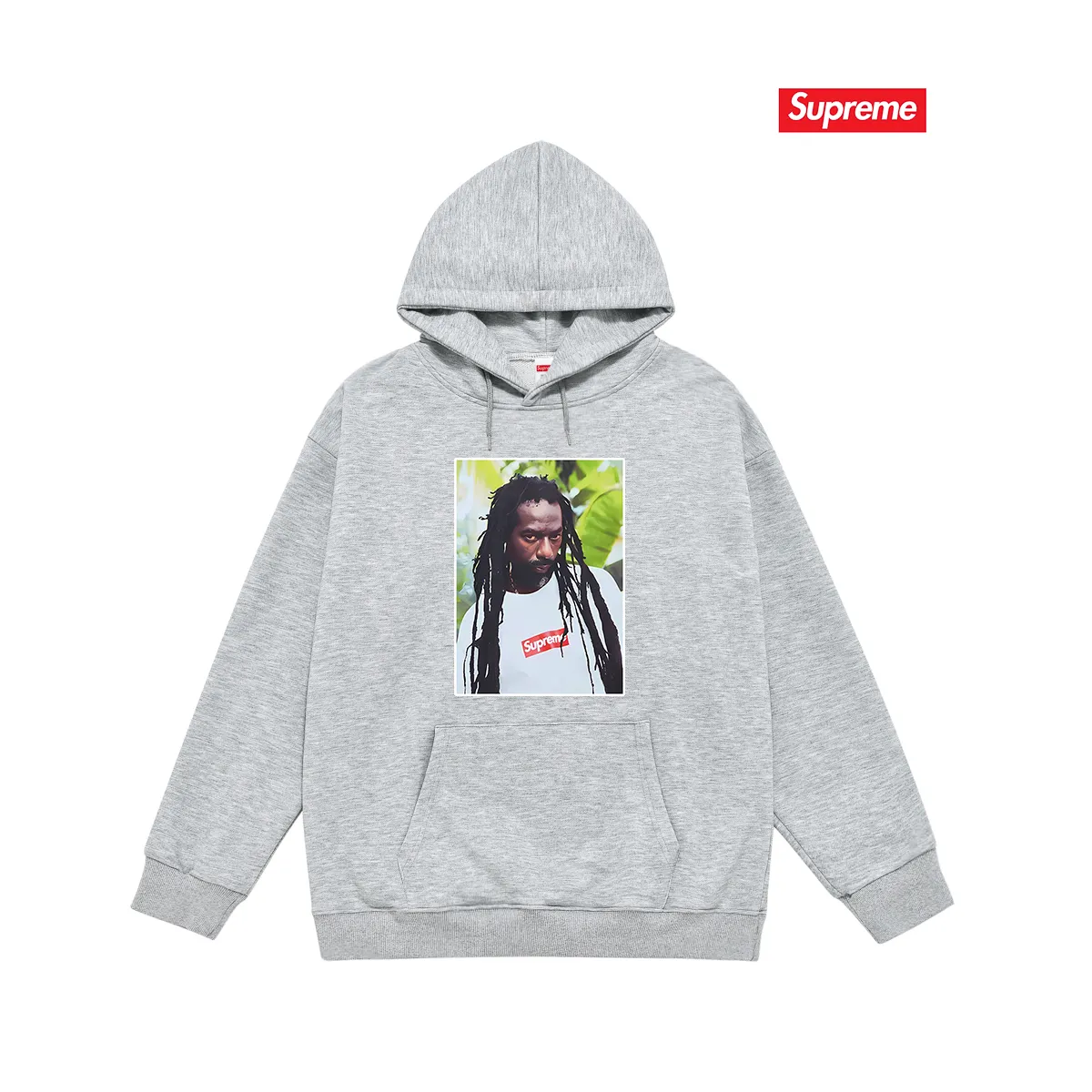 Style No. S2035 #terry P160💰 Velvet P170💰 Supreme SS19 Buju Banton Tee Reggae character print hooded sweatshirt Made of 400g large terry 430g silver fox velvet (drop shoulder large version) fabric, soft texture and no pilling Imported environmentally friendly printing glue The pattern is bright and three-dimensional Quality 💥Same style for men and women The upper body is trendy Color: black white gray Size: S M L XL XXL
