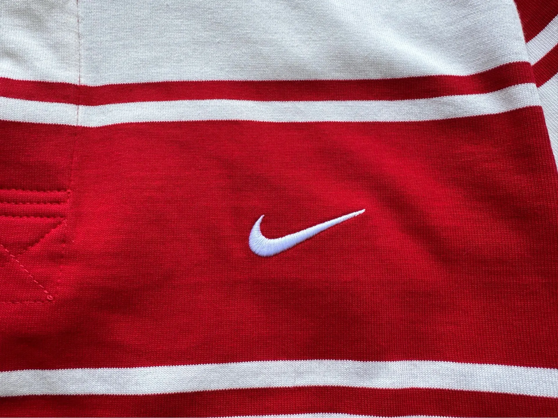P420 [Original replica] Supreme x Nike joint model Nike joint series SS25 Stripe Rugby logo striped comfortable long-sleeved Polo shirt for men and women Color: black and white white and red Size: S M L XL 79 130 56 64