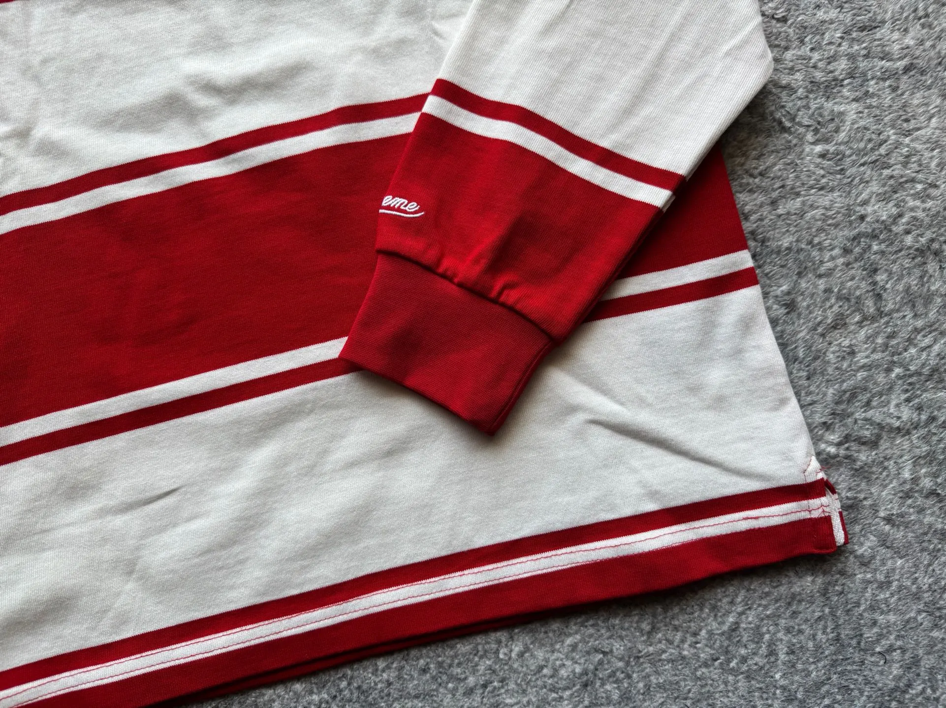 P420 [Original replica] Supreme x Nike joint model Nike joint series SS25 Stripe Rugby logo striped comfortable long-sleeved Polo shirt for men and women Color: black and white white and red Size: S M L XL 79 130 56 64
