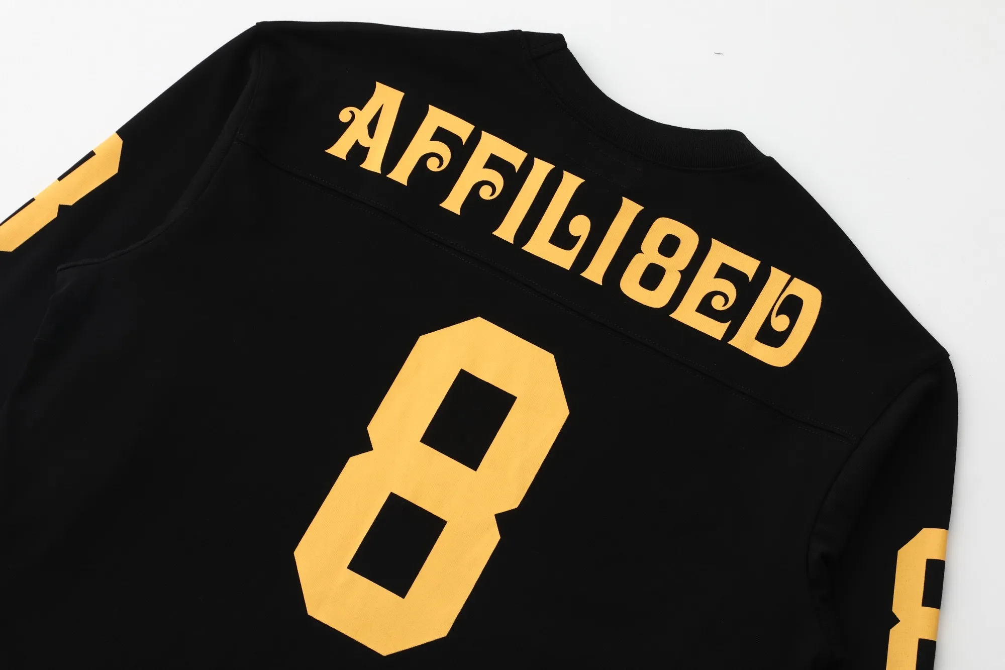 S624💰P230 SUPREME SS25 AFFILIATED L/S FOOTBALL TOP American size 8 Sanskrit font long-sleeved T-shirt Original quality, consistent details, knitted fabric, non-cotton fabric, good feel Color: black white Size: S M L XL (172 120 wear S) S Bust 55 Length 66 Shoulder width 47 Sleeve length 57 M Chest 57 Dress length 68 Shoulder width 48 Sleeve length 58 L Chest 59 Dress length 70 Shoulder width 49 Sleeve length 59 XL Chest 62 Dress length 72 Shoulder width 50 Sleeve length 60