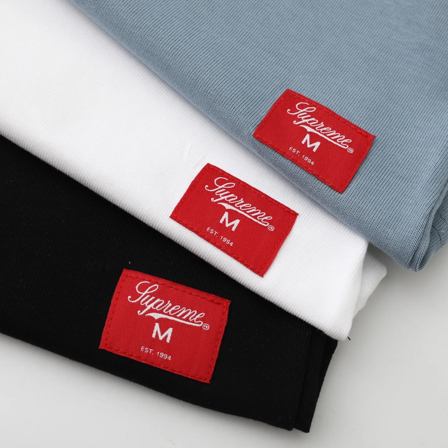 S624💰P230 SUPREME SS25 AFFILIATED L/S FOOTBALL TOP American size 8 Sanskrit font long-sleeved T-shirt Original quality, consistent details, knitted fabric, non-cotton fabric, good feel Color: black white Size: S M L XL (172 120 wear S) S Bust 55 Length 66 Shoulder width 47 Sleeve length 57 M Chest 57 Dress length 68 Shoulder width 48 Sleeve length 58 L Chest 59 Dress length 70 Shoulder width 49 Sleeve length 59 XL Chest 62 Dress length 72 Shoulder width 50 Sleeve length 60