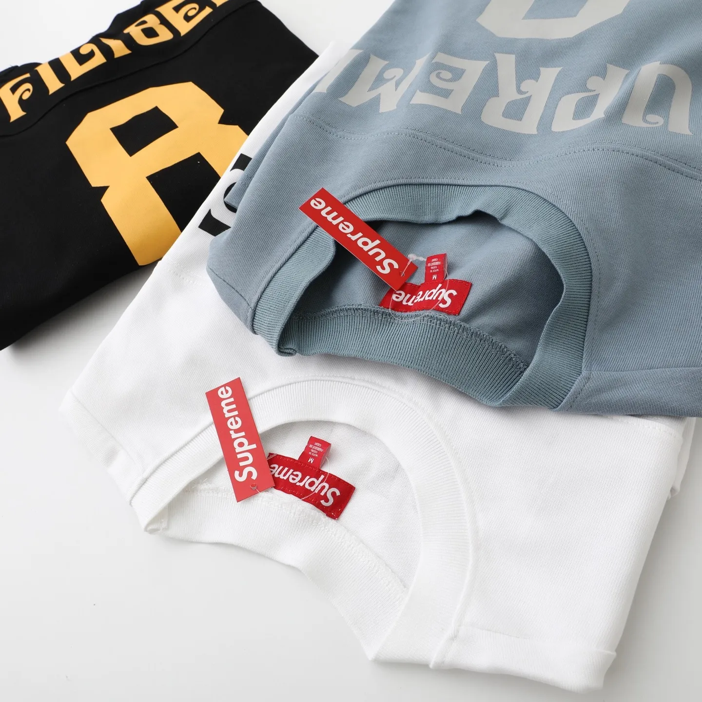 S624💰P230 SUPREME SS25 AFFILIATED L/S FOOTBALL TOP American size 8 Sanskrit font long-sleeved T-shirt Original quality, consistent details, knitted fabric, non-cotton fabric, good feel Color: black white Size: S M L XL (172 120 wear S) S Bust 55 Length 66 Shoulder width 47 Sleeve length 57 M Chest 57 Dress length 68 Shoulder width 48 Sleeve length 58 L Chest 59 Dress length 70 Shoulder width 49 Sleeve length 59 XL Chest 62 Dress length 72 Shoulder width 50 Sleeve length 60