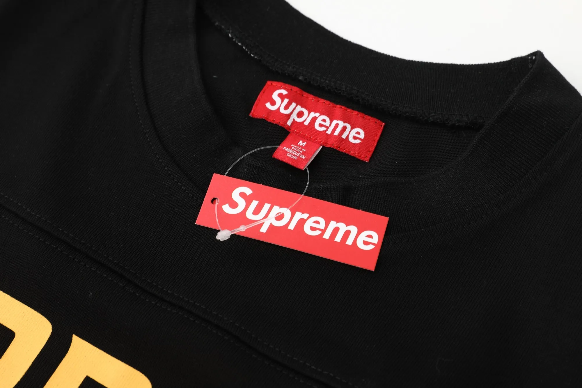 S624💰P230 SUPREME SS25 AFFILIATED L/S FOOTBALL TOP American size 8 Sanskrit font long-sleeved T-shirt Original quality, consistent details, knitted fabric, non-cotton fabric, good feel Color: black white Size: S M L XL (172 120 wear S) S Bust 55 Length 66 Shoulder width 47 Sleeve length 57 M Chest 57 Dress length 68 Shoulder width 48 Sleeve length 58 L Chest 59 Dress length 70 Shoulder width 49 Sleeve length 59 XL Chest 62 Dress length 72 Shoulder width 50 Sleeve length 60