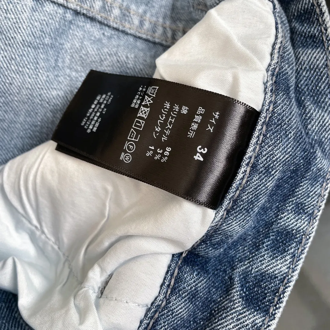 🅿️290 Supreme co-branded Burberry war horse embroidered jeans [Top quality] Really perfect replica of the original, selected washed denim fabrics, special washing process and tie-dyeing step. Washed many times to make the denim evenly distressed. The distressing process is flawless. The process is very cumbersome. The details do not scare me. Each paving material has the brand logo and all three labels!  Blue simple style, super popular loose cut, must-have jeans! It is no exaggeration to kill all the versions on the market. The water-style denim jacket is full of details, and all the embroidery is on the back. The front is simple and low-key, and the versatile jeans are directly co-branded with 1ogo embroidery on the back. Plus custom hardware 1ogo set buckle! One detail is enough to illustrate the quality. Both the details and the material are very weighty and textured. The jacket is made from imported fabrics from Italy. The denim fabric is a little stretchy and has a refined style. You deserve to own a classic bur. It’s the best product that doesn’t need too many words to explain, and the quality has been scrutinized. All the spot goods have been put into the warehouse, looking forward to your super matching! ! Color: blue Size: s-xl