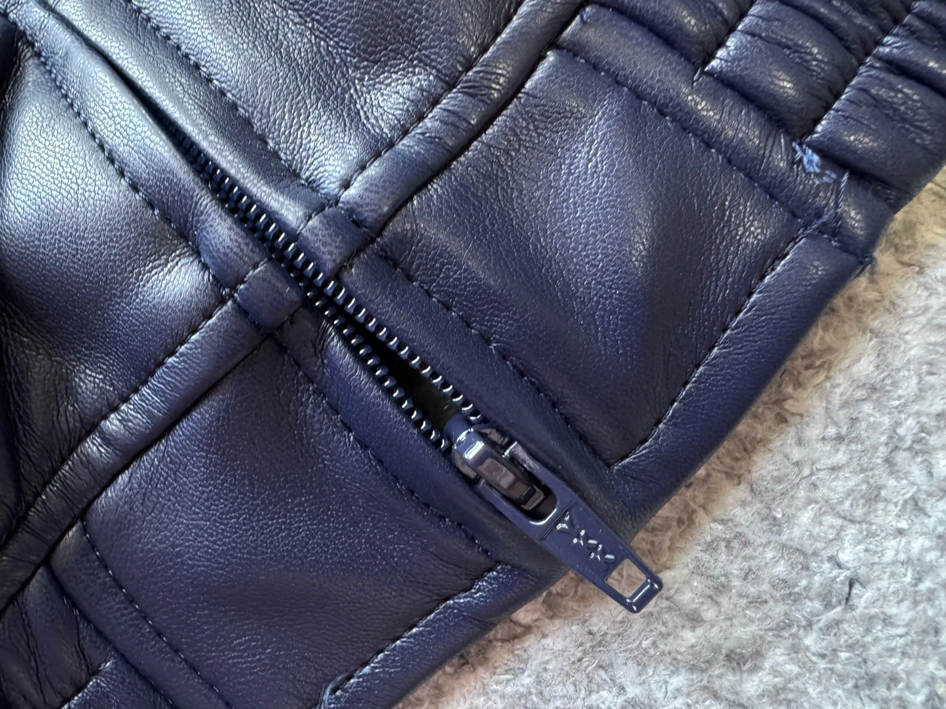 Detail P590