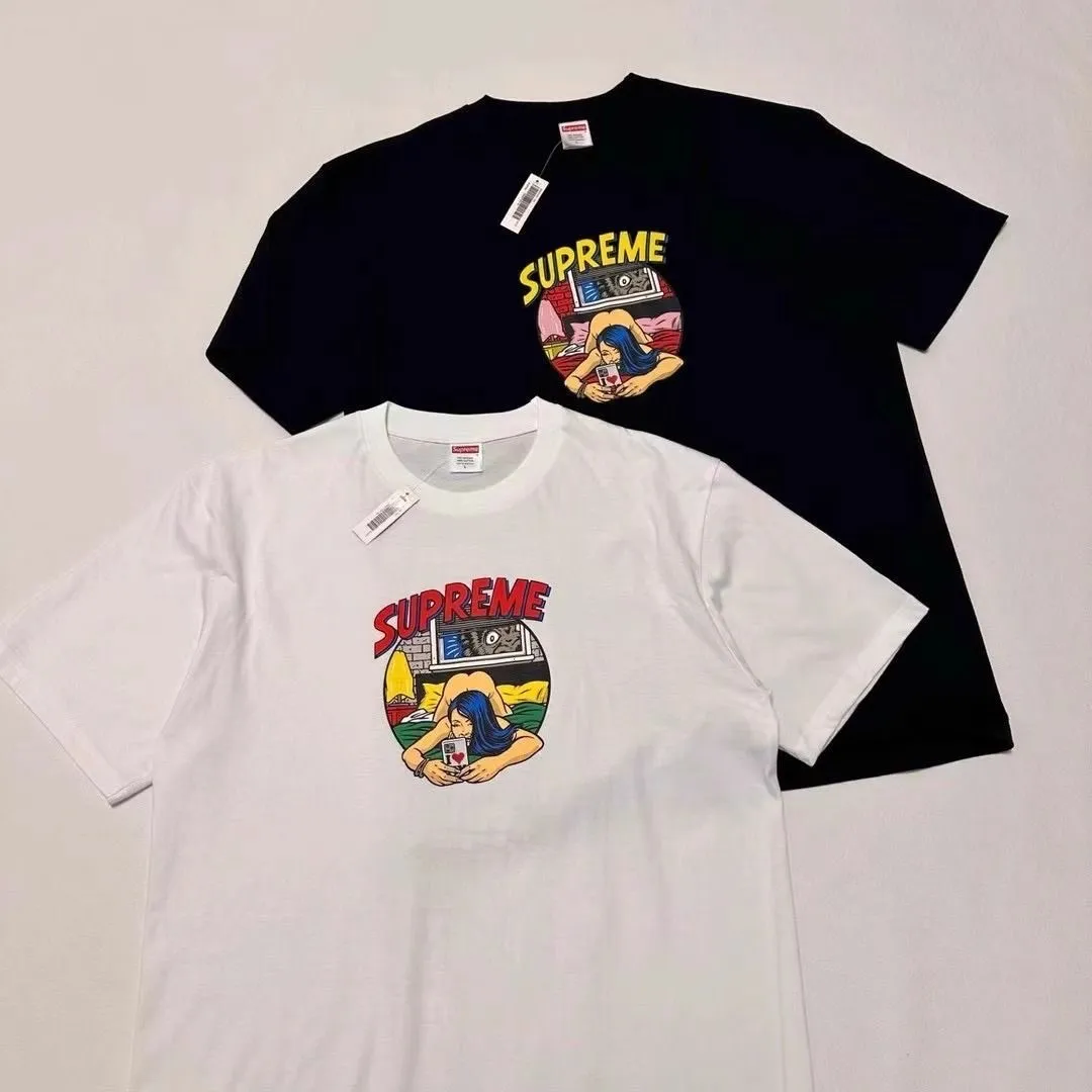 #S132 P110💰 Sup 80SS BEDROOM Bedroom Comic Girl Recumbent Short Sleeve Comic Couple T-shirt for Men and Women. Loose fit. Made of 260g combed cotton double yarn. All three standards are complete from fabric to accessories. ZP. Imported Matsui company slurry printing will never crack. The whole piece adopts three-needle five-thread process. The neckline-shoulder seam-sleeve seam is double-lined, which looks more three-dimensional and textured.) The same process as the authentic original, classic version Feel free to compare zp. The whole piece adopts three-needle five-thread craftsmanship. The neckline-shoulder seam-sleeve seam is double-threaded, which looks more three-dimensional and textured.) It has the same craftsmanship as the original original, classic version. Color: Black White Size: S M L XL XXL