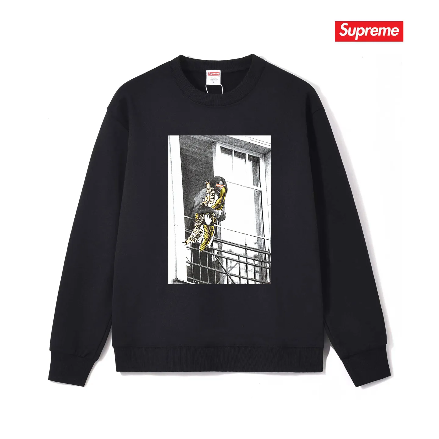 Style No. S1107 #terry p150💰 Velvet 160💰 Supreme Week 14 xANTIHERO Balcony Tee co-branded Michael Jackson balcony character print round neck sweatshirt Made of 400 grams of large terry (drop shoulder large version) fabric, soft texture and no pilling Imported environmentally friendly printing glue The pattern is bright and three-dimensional Quality💥Same style for men and women The upper body is trendy Color: black white gray Size: S M L XL XXL