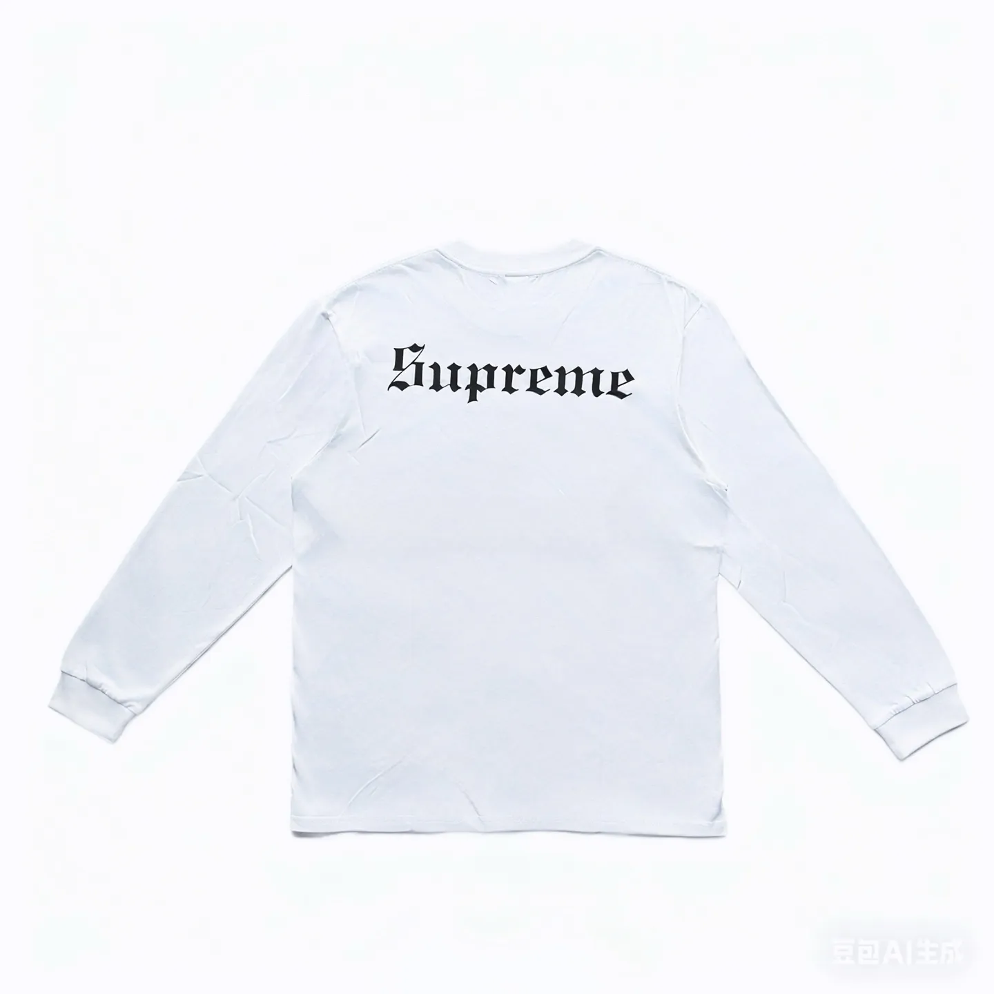 P140 Supreme FW24 WEEK8 Snow White Tee Snow White printed pattern 100-year-old long-sleeved T-shirt, same style for men and women, using cylindrical seamless technology (original technology, there are no stitching bones on the side of the clothes, key points of identification) Fabric: All custom-woven and dyed, 280g weight, 100% cotton, cylindrical fabric, cylindrical fabric is a knitted fabric woven with a cylinder loom, the needles are distributed in a cylindrical shape on the fuselage, and the gray fabric is a large cylinder It needs to be opened and shaped before it can be used further. There is no slit on the side of the clothes, so there is no washing label on the side of ordinary short-sleeved clothes. There is only one collar label behind the neck, so the shape is very correct and not easy to deform (color: black and white)