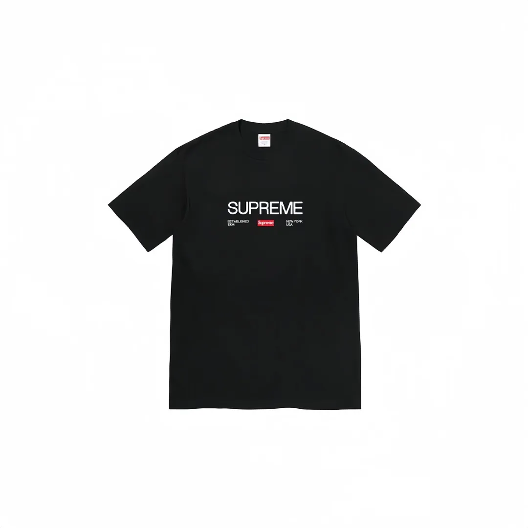 #S75 P110💰 Supreme Week 1 Est. 1994 Tee letter printed straight round neck pullover short-sleeved T-shirt. The same style for men and women is made of 260g combed cotton double yarn. From fabrics to accessories, all three standards are complete and ZP. Imported Matsui company's slurry printing will never crack. The whole piece is made of three-needle five-thread technology. The neckline-shoulder seam-sleeve seam is double-lined, which looks more three-dimensional and textured) and the original version has the same craftsmanship and classic version. Feel free to compare zp. The whole piece is made using three-needle five-thread craftsmanship. The neckline-shoulder seam-sleeve seam is double-threaded, which looks more three-dimensional and textured.) It has the same craftsmanship as the original original, classic version. Color: black and white. Size: S M L XL XXL.
