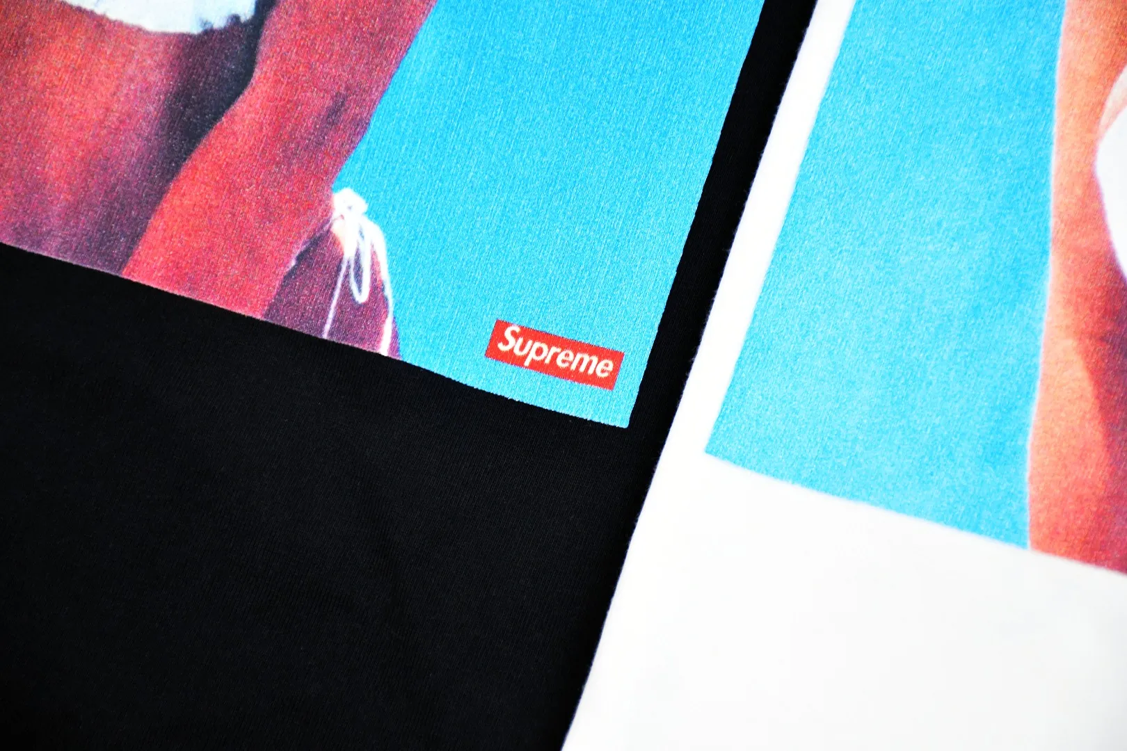 🅿️140 S191 top version Supreme 25ss Aphex Twin Windowlicker Tee bikini singer portrait alien printed short-sleeved T-shirt. Refuse to look at pictures to make goods. Refuse to compare wrong versions. Use cylindrical seamless technology (original technology, there are no stitched bones on the side of the clothes, key points of identification) The fabrics are all custom-woven and dyed, 280g weight, 100% cotton, cylindrical fabric. Cylindrical fabric is a knitted fabric woven with a cylinder loom. The needles are distributed in a cylindrical shape on the fuselage. The gray fabric is a large cylinder, which needs to be opened and shaped before it can be used further. There are no slits on the side of the clothes, so there is no washing label on the side of ordinary short-sleeves. There is only one collar label behind the neck. The printing uses heat-setting ink printing imported from Belgium (different from conventional heat transfer printing on the market), also known as plastic ink, or self-adhesive ink. Its ingredients: mainly composed of polyvinyl chloride (PVC) and phthalates, including PVC, phthalates, and color fixing agents. , stabilizer, and thickener are mixed to form thermoset ink, which is not the digital direct printing marketed on the market. The printing texture of thermoset ink cannot be achieved by digital direct printing. The new triple collar label has a watermark anti-counterfeiting effect, a real anti-counterfeiting layer, and has a high probability of passing the approved version. The original packaging picture has a high probability of passing Size：S-XL