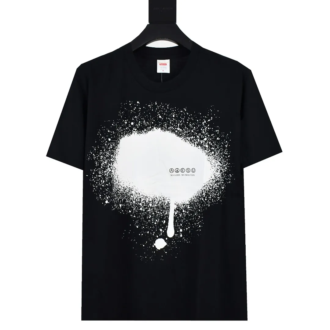 S286💰p136 Supreme x Undercover TAG TEE joint slogan-printed short-sleeved T-shirt. Refuse to look at pictures to make products. Refuse to compare wrong versions. Use cylindrical seamless technology (original technology, there are no stitched bones on the side of the clothes, key points of identification) The fabrics are all custom-woven and dyed, 280g weight, 100% cotton, cylindrical fabric. Cylindrical fabric is a knitted fabric woven with a cylinder loom. The needles are distributed in a cylindrical shape on the fuselage. The gray fabric is a large cylinder, which needs to be opened and shaped before it can be used further. There are no slits on the side of the clothes, so there is no washing label on the side of ordinary short-sleeves. There is only one collar label behind the neck. The printing uses thermosetting ink printing imported from Belgium, also known as plastic ink, or self-adhesive ink. Its ingredients are: mainly composed of polyvinyl chloride (PVC) and phthalates, including PVC and phthalates, fixing agents, stabilizers Agents and thickeners are mixed to form thermoset ink, which is not the digital direct printing marketed on the market. The printing texture of thermoset ink is unachievable by other processes. The collar label has a watermark anti-counterfeiting effect, a real anti-counterfeiting layer, a version with a high probability of passing the inspection, and the original packaging picture has a high probability of passing the test. Size：S-XL