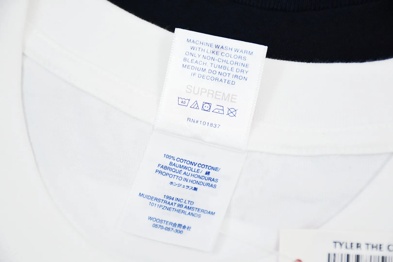 🅿️126 S192 top version Supreme 25ss Pancakes Tee pancake waffle logo short-sleeved T-shirt. Refuse to look at pictures to make products. Refuse to compare wrong versions. Use cylindrical seamless technology (original technology. There are no stitched bones on the side of the clothes. Key points of identification) The fabrics are all custom-woven and dyed, 280g weight, 100% cotton, cylindrical fabric. Cylindrical fabric is a knitted fabric woven with a cylinder loom. The needles are distributed in a cylindrical shape on the fuselage. The gray fabric is a large cylinder, which needs to be opened and shaped before it can be used further. There are no slits on the side of the clothes, so there is no washing label on the side of ordinary short-sleeves. There is only one collar label behind the neck. The printing uses heat-setting ink printing imported from Belgium (different from conventional heat transfer printing on the market), also known as plastic ink, or self-adhesive ink. Its ingredients: mainly composed of polyvinyl chloride (PVC) and phthalates, including PVC, phthalates, and color fixing agents. , stabilizer, and thickener are mixed to form thermoset ink, which is not the digital direct printing marketed on the market. The printing texture of thermoset ink cannot be achieved by digital direct printing. The new triple collar label has a watermark anti-counterfeiting effect, a real anti-counterfeiting layer, and has a high probability of passing the approved version. The original packaging picture has a high probability of passing Size：S-XL