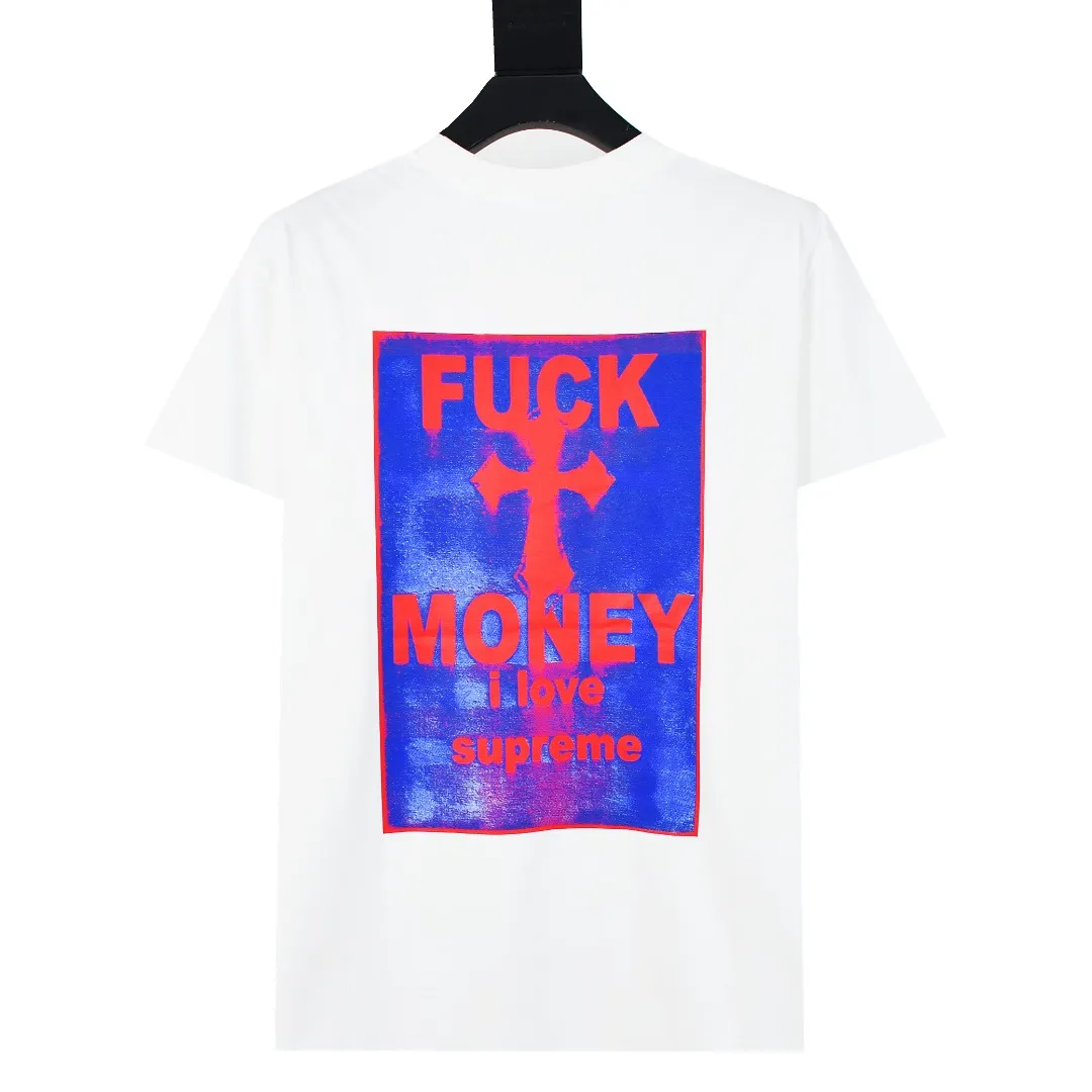 🅿️140 S188 top version Supreme 24FW Money cross printed short-sleeved T-shirt. Refuse to look at pictures to make goods. Refuse to compare with wrong versions. Use cylindrical seamless technology (original technology, there are no stitched bones on the side of the clothes, the key point of identification) The fabrics are all custom-woven and dyed, 280g weight, 100% cotton, cylindrical fabric. Cylindrical fabric is a knitted fabric woven with a cylinder loom. The needles are distributed in a cylindrical shape on the fuselage. The gray fabric is a large cylinder, which needs to be opened and shaped before it can be used further. There are no slits on the side of the clothes, so there is no washing label on the side of ordinary short-sleeves. There is only one collar label behind the neck. The printing uses thermosetting ink printing imported from Belgium (different from conventional thermal transfer printing), also known as plastic ink, or self-adhesive ink. Its ingredients are: mainly composed of polyvinyl chloride (PVC) and phthalates, including PVC and phthalates, fixing agents, Stabilizers and thickeners are mixed to form thermosetting ink, which is not the digital direct printing advertised on the market. The printing texture of thermosetting ink is unachievable by digital direct printing. The new triple collar label has a watermark anti-counterfeiting effect, a real anti-counterfeiting layer, a version with a high probability of passing the inspection, and the original packaging picture has a high probability of passing the test. Size：S-XL