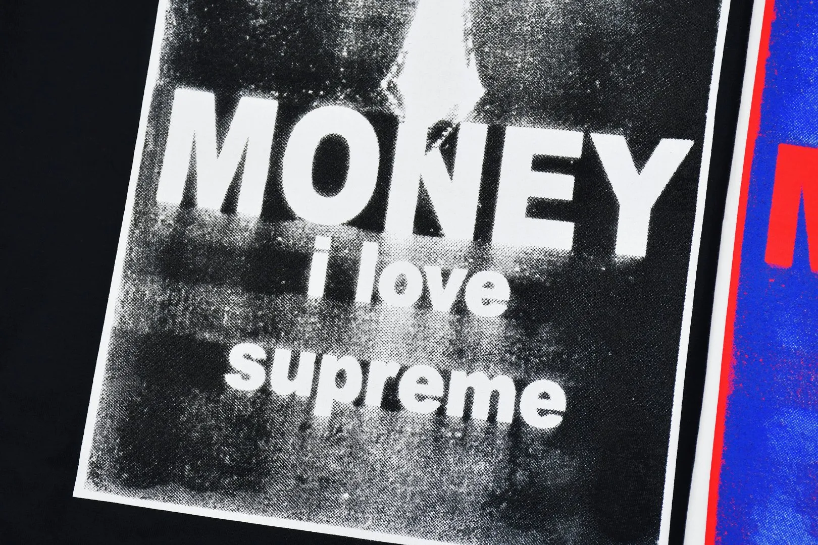 🅿️140 S188 top version Supreme 24FW Money cross printed short-sleeved T-shirt. Refuse to look at pictures to make goods. Refuse to compare with wrong versions. Use cylindrical seamless technology (original technology, there are no stitched bones on the side of the clothes, the key point of identification) The fabrics are all custom-woven and dyed, 280g weight, 100% cotton, cylindrical fabric. Cylindrical fabric is a knitted fabric woven with a cylinder loom. The needles are distributed in a cylindrical shape on the fuselage. The gray fabric is a large cylinder, which needs to be opened and shaped before it can be used further. There are no slits on the side of the clothes, so there is no washing label on the side of ordinary short-sleeves. There is only one collar label behind the neck. The printing uses thermosetting ink printing imported from Belgium (different from conventional thermal transfer printing), also known as plastic ink, or self-adhesive ink. Its ingredients are: mainly composed of polyvinyl chloride (PVC) and phthalates, including PVC and phthalates, fixing agents, Stabilizers and thickeners are mixed to form thermosetting ink, which is not the digital direct printing advertised on the market. The printing texture of thermosetting ink is unachievable by digital direct printing. The new triple collar label has a watermark anti-counterfeiting effect, a real anti-counterfeiting layer, a version with a high probability of passing the inspection, and the original packaging picture has a high probability of passing the test. Size：S-XL