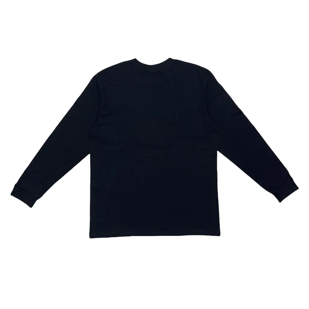 P140 Supreme ss22 co-branded Burberry logo printed T-shirt long sleeves, same style for men and women, using cylindrical seamless technology (original technology, there are no seams on the side of the clothes, key points of identification) Fabric: All custom-woven and dyed, 280g weight, 100% cotton, cylindrical cloth, cylindrical cloth is knitted fabric woven with a cylinder loom, the needles are distributed in a cylindrical shape on the fuselage, and the gray fabric is a large cylinder It needs to be opened and shaped before it can be used further. There are no slits on the sides of the clothes, so there are no wash labels on the sides of ordinary short-sleeved clothes. There is only one collar label behind the neck, so the shape is very correct and not easy to deform (color: black and white)