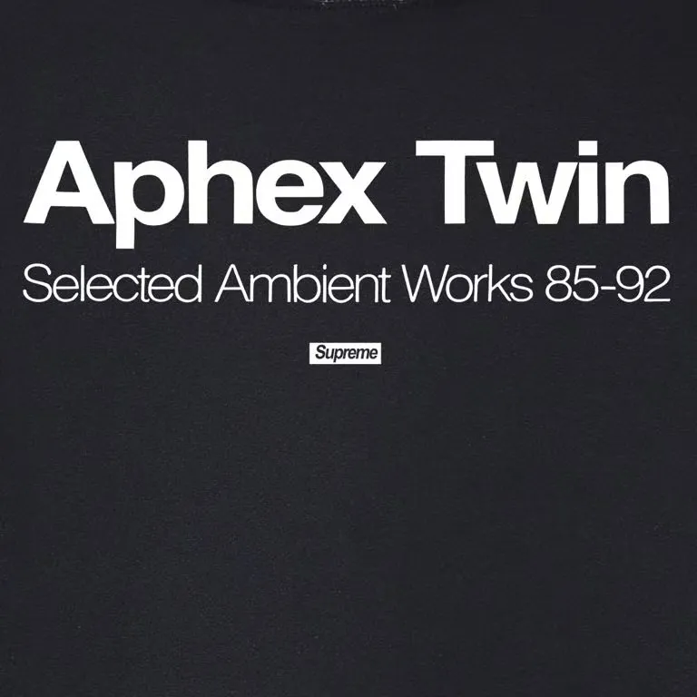 Style No. S1131 #terry p150💰 Velvet 160💰 Aphex Twin joint model SS25 WEEK2 Ambient Works Tee printed round neck sweatshirt Made of 400 grams of large terry (drop shoulder large version) fabric, soft texture and no pilling Imported environmentally friendly printing glue The pattern is bright and three-dimensional Quality 💥Same style for men and women The upper body is trendy Color: black white gray Size: S M L XL XXL