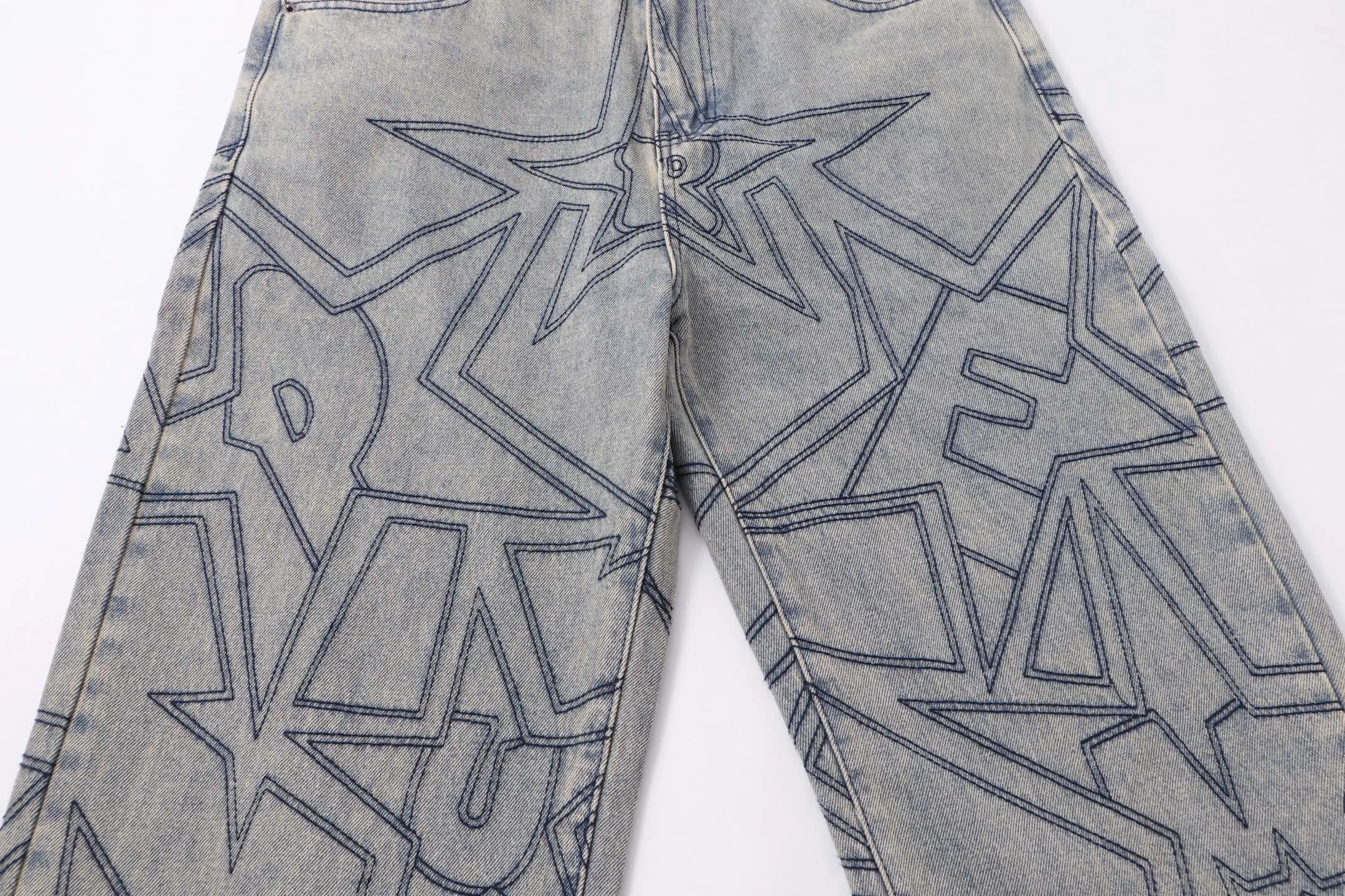 P260 model number: H88 Supreme & SS25 Paris-limited five-pointed star jeans for the opening season. Large R embroidered color jeans. Styles with different wash textures are very friendly to people with thin legs and thick legs. The slightly flared version is very flattering to the leg shape. Moderate length that never goes out of style, easy to match with casual, basic styling for various styles, a must-have in the wardrobe! The fabric is stiff but also makes the upper body soft without losing texture. The washing process is even more perfect. It is a must-have item for everyone! ! ! Washed wheat, hang tag, pants label, three labels complete Size: 30-32-34-36 Color: blue