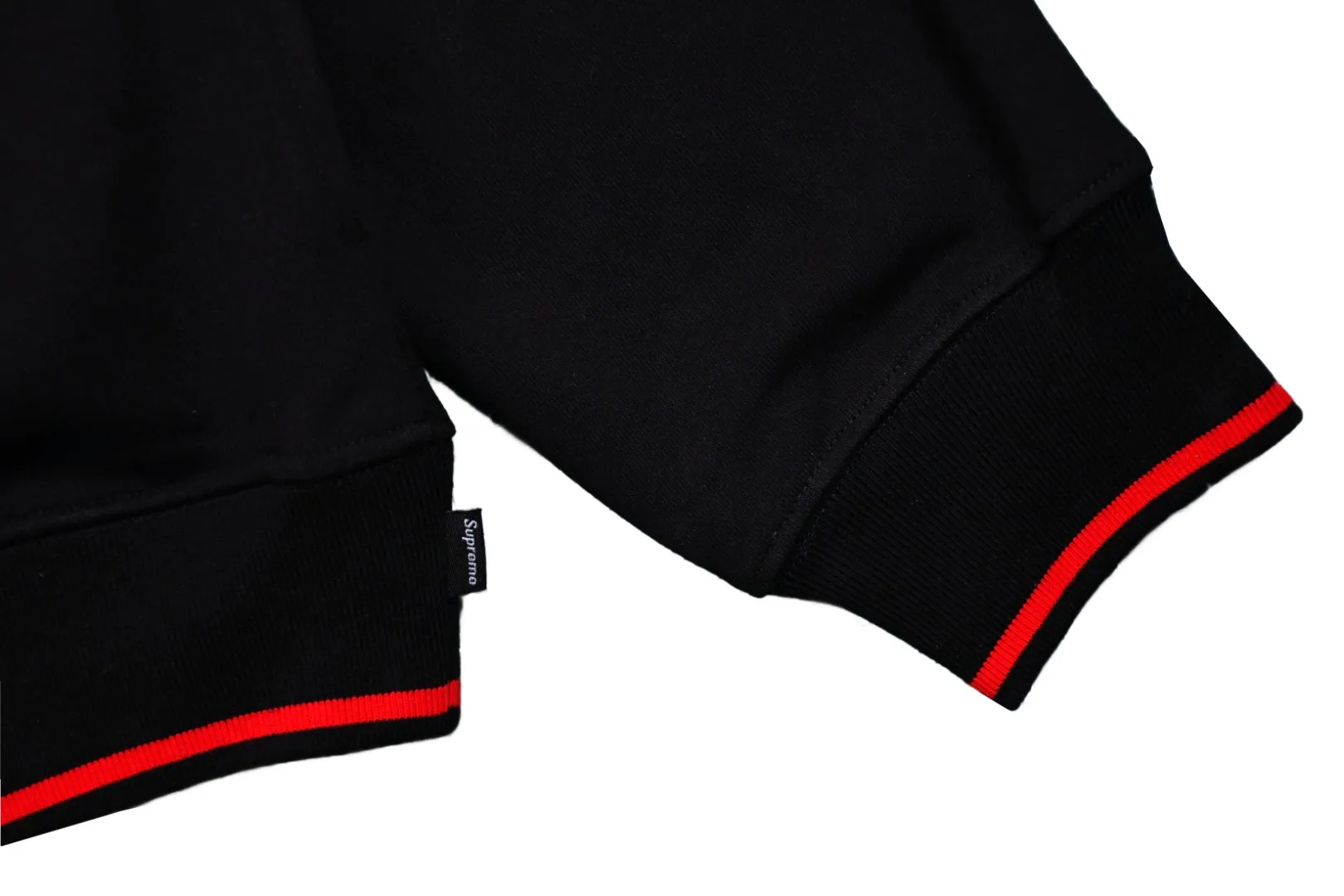 S500💰p410 Top version Supreme 22FW Milano Half Zip Pullover AC Milan limited half zipper pullover sweatshirt. For those of us who focus on top Supreme, this sweatshirt is naturally available at our fingertips. ZP purchase and pattern making operation 1. Fabric: According to ZP testing, custom-woven and dyed, pure cotton 460G fleece main fabric 2. Technology: extra custom-dyed machine patch, large area embroidered letters on the front Imported Behringer embroidery machine operation, exquisite and perfect presentation 3. Hem and cuffs: Customized color-blocking threads use 520G non-elastic threads (low-end products use elastic threads to cause the hem and cuffs to appear wavy) 4. Customized ZP YKK zipper/main label/wash label/tag/packing bag (equipped with extra-large thickened handbag) Size: S~XL