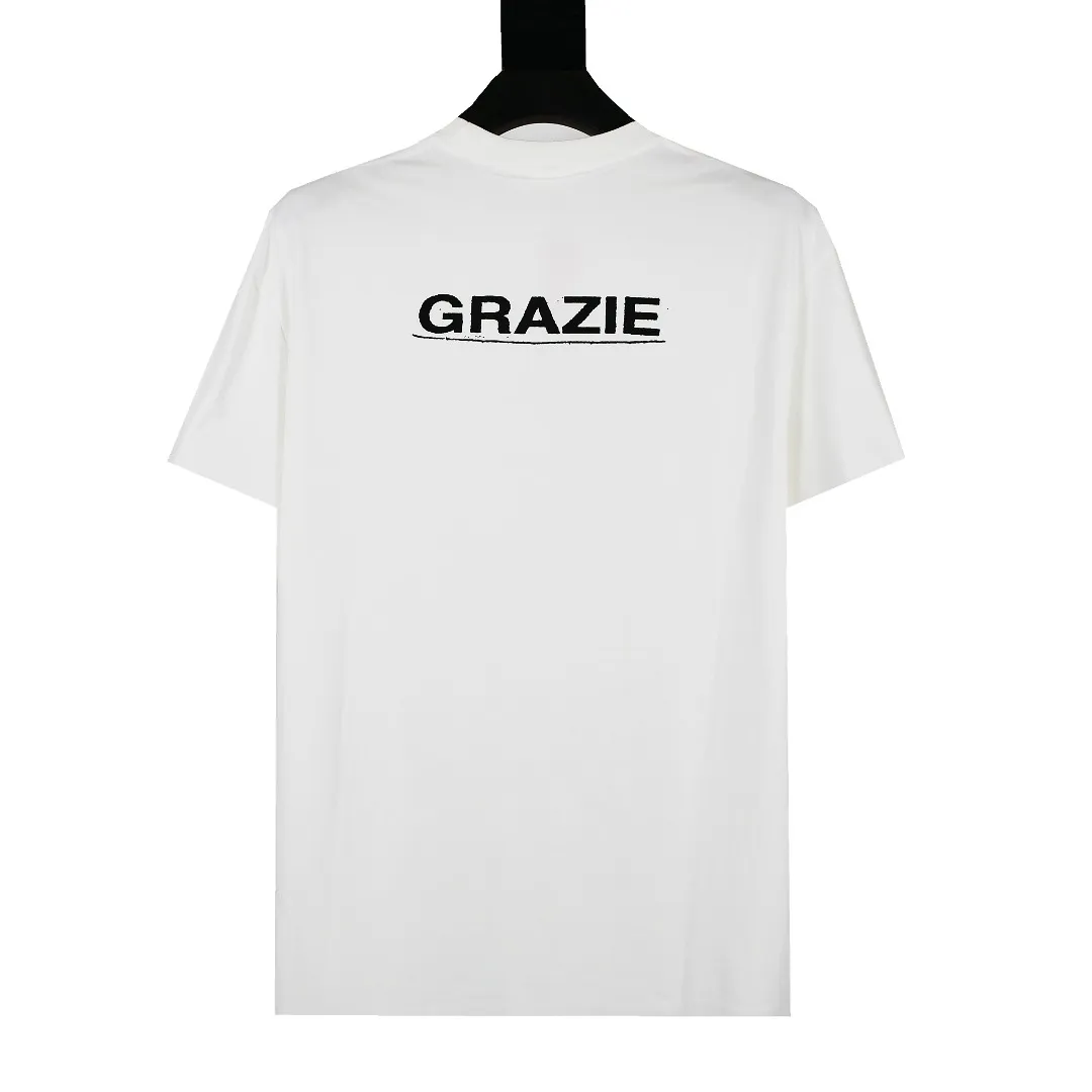 S64💰p130 Top version Supreme 21ss Milan Box Logo Tee Milan opening limited Last Supper short-sleeved T-shirt. For those of us who focus on top-level Sup products, this short-sleeved one is naturally available. It adopts cylindrical seamless technology (original technology, there are no stitching bones on the side of the clothes, the focus of identification) The fabrics are all custom-woven and dyed, 280g weight, 100% cotton, cylindrical fabric. Cylindrical fabric is knitted fabric woven with a cylinder loom. The needles are distributed in a cylindrical shape on the fuselage. The gray fabric is a large cylinder that needs to be opened and shaped before it can be used further. There are no slits on the side of the clothes, so there is no washing label on the side of ordinary short-sleeves. There is only one collar label behind the neck. The printing is printed with thermosetting ink, also known as plastic. Ink, or self-adhesive ink, contains ingredients: mainly composed of polyvinyl chloride (PVC) and phthalates. PVC and phthalates, fixatives, stabilizers, and thickeners are mixed to form a thermal ink. Solid ink is not the digital direct printing advertised on the market. The printing texture of thermoset ink is something that digital direct printing cannot achieve. The collar label has a watermark anti-counterfeiting effect, a real anti-counterfeiting layer, a probability of passing the version, and a high probability of passing the original packaging picture. Size：S-XL