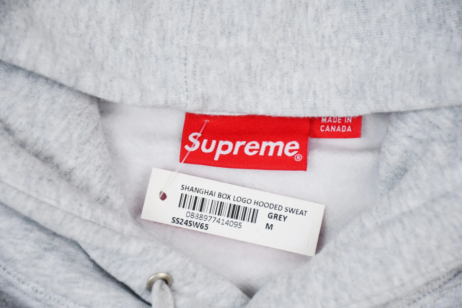 🅿️320 S236 top version Supreme 24ss SHANGHAI BOX LOGO Shanghai limited hooded sweatshirt. For those of us who focus on top Sup products, this sweatshirt is naturally available. ZP testing, custom weaving and dyeing, pure cotton 450G fleece main fabric Printing uses thermoset ink printing, also known as plastic ink, or self-adhesive ink. Its ingredients are: mainly composed of polyvinyl chloride (PVC) and phthalates. PVC and phthalates, color fixing agents, stabilizers, and thickeners are mixed to form thermoset ink. It is not the digital direct printing advertised on the market. The printing texture of thermoset ink is unachievable by digital direct printing. Customized ZP co-branding Main label/wash water label/tag/packaging bag (equipped with extra large thickened handbag) There is a probability of passing the inspection version, and the original packaging picture has a high probability of passing. Size: S-XL