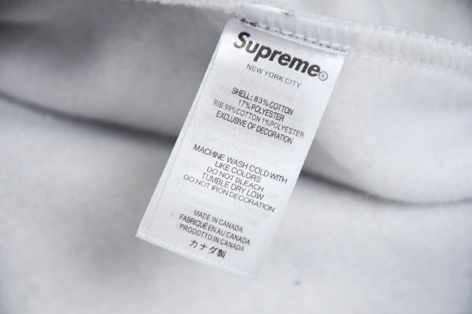 🅿️320 S236 top version Supreme 24ss SHANGHAI BOX LOGO Shanghai limited hooded sweatshirt. For those of us who focus on top Sup products, this sweatshirt is naturally available. ZP testing, custom weaving and dyeing, pure cotton 450G fleece main fabric Printing uses thermoset ink printing, also known as plastic ink, or self-adhesive ink. Its ingredients are: mainly composed of polyvinyl chloride (PVC) and phthalates. PVC and phthalates, color fixing agents, stabilizers, and thickeners are mixed to form thermoset ink. It is not the digital direct printing advertised on the market. The printing texture of thermoset ink is unachievable by digital direct printing. Customized ZP co-branding Main label/wash water label/tag/packaging bag (equipped with extra large thickened handbag) There is a probability of passing the inspection version, and the original packaging picture has a high probability of passing. Size: S-XL