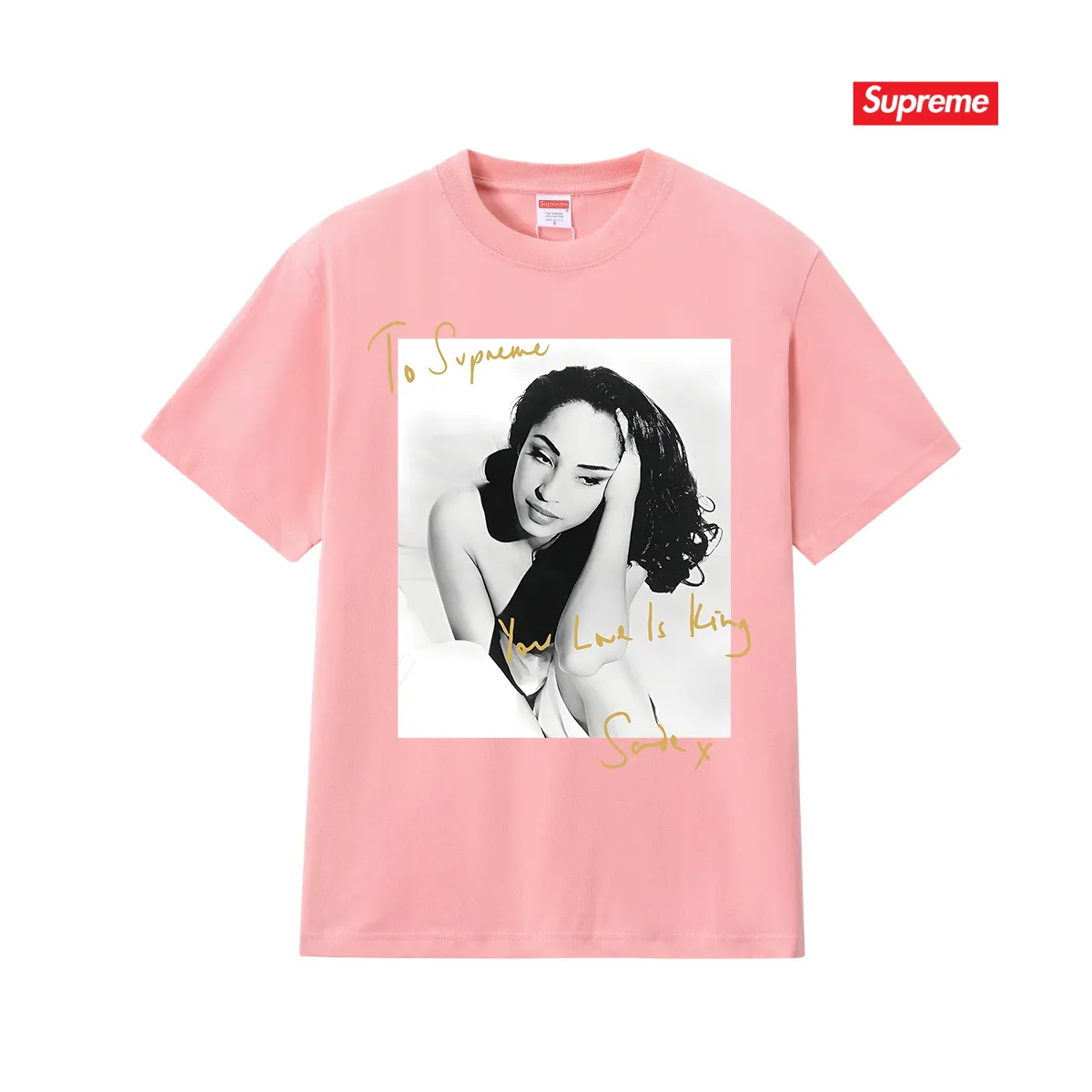 S189 P110💰 Supreme 17SS Sade Tee Singer Photo Signed Round Neck Trendy Short Sleeve T-shirt Loose Fit Made of 260g combed cotton double yarn All three standards from fabrics to accessories are complete with ZP Imported Matsui Company’s slurry printing will never crack The whole piece adopts three-needle five-thread technology (neckline-shoulder seam-sleeve seam double line, looks more three-dimensional and textured) consistent with the original version, classic version Feel free to compare zp. The whole piece adopts three-needle five-thread craftsmanship (neckline-shoulder seam-sleeve seam double thread, which looks more three-dimensional and textured). It has the same craftsmanship as the original original, classic version. Color: black, white, light gray, pink, navy. Size: S M L XL XXL