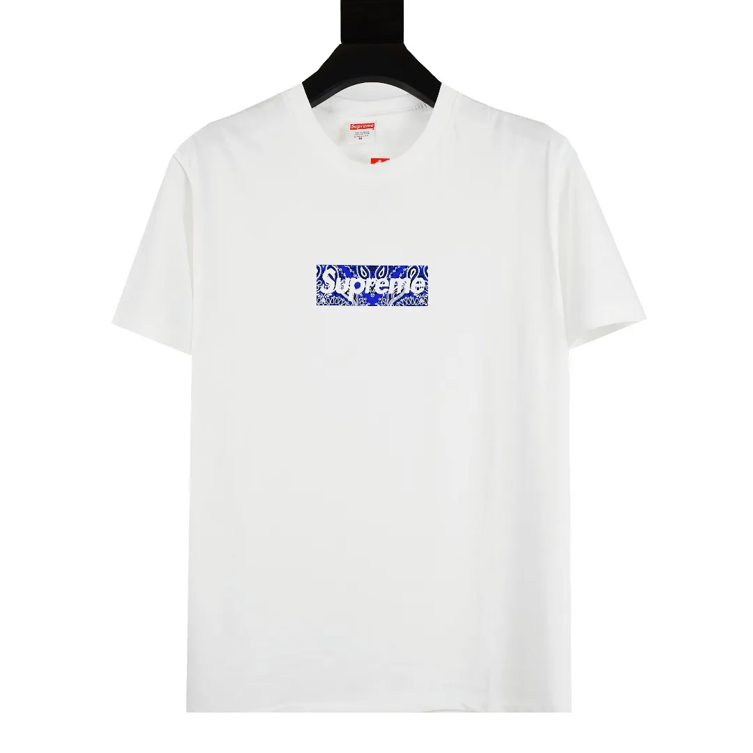 🅿️120 S16 top version Supreme 19FW Bandana Box Logo Tee cashew flower Bogo short-sleeved T-shirt using cylindrical seamless technology (original technology, no gaps on the side of the clothes, key points of identification) The fabric is made of 280 grams of 21-count imported combed cotton. The traditional barrel-woven T-shirt has no side seams. The optional 1x1 pure cotton thread has a single-color minimum order quantity of more than 1,000. The thermoset ink imported from Belgium assists the screen printing screen. Cunard fully automatic elliptical heating integrated printing machine. The white paste base is through 4 layers of color screen printing and digital direct injection. The printing integrated edge has no jagged edges. Certified label. Purple light anti-counterfeiting technology. Comes with original handbag. Color: black~white Size: S~XL