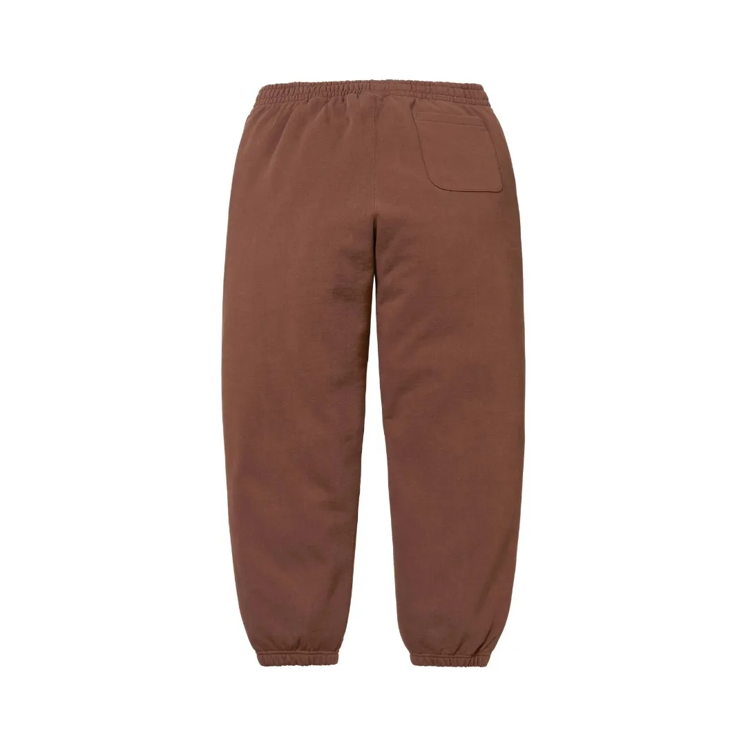S516💰p290 Top version Supreme 22FW Satin Applique Sweatpant patch embroidered large logo plus velvet sweatpants. For those of us who focus on top Supreme, this sweatpants is naturally available at hand. ZP purchase and pattern making operation 1. Fabric: ZP testing, custom woven and dyed, pure cotton 430G plus velvet main fabric, horizontal cutting 2. Embroidery: embroidery equipment The BEKS-Y924 machine is used for operation (a level higher than Tajima embroidery machine). The embroidery thickness, saturation and size are all consistent with ZP. 3. Sewing process: Four-needle and six-thread boneless splicing technology is used in twelve places of the whole garment. Processed by a senior foreign trade factory (cannot be done by ordinary factories) 4. Customized ZP main label/washing mark/tag/packaging bag (equipped with an extra large thickened handbag) Color: black and white/black/grey/navy/red/green/brown Size: S/M/L/XL