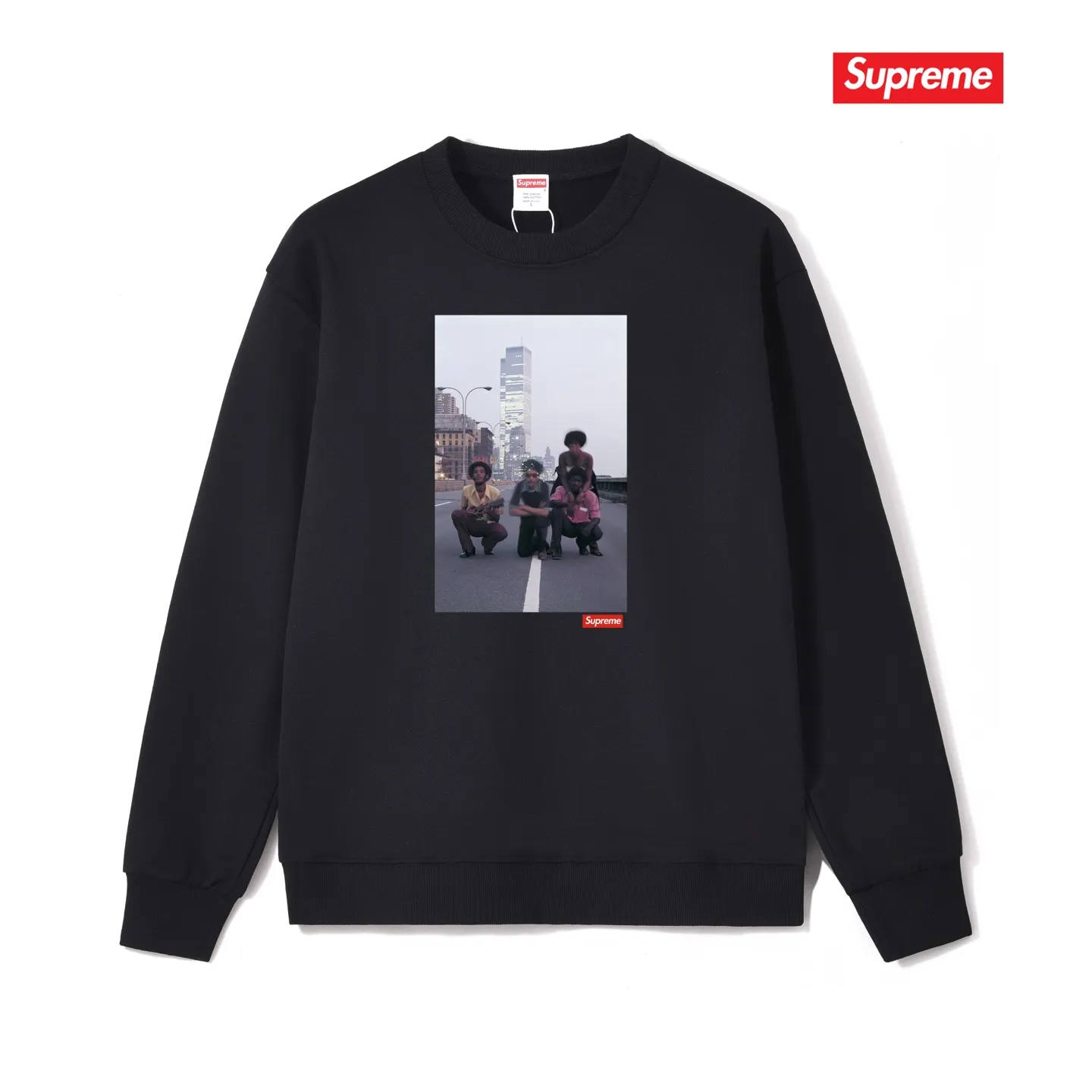 Style No. S1015 #terry p150💰 Velvet 160💰 Supreme Week 18 Augustus Pablo Tee reggae band character print round neck sweatshirt Made of 400g large terry (drop shoulder large version) fabric, soft texture and no pilling Imported environmentally friendly printing glue The pattern is bright and three-dimensional Quality 💥Same style for men and women The upper body is fashionable Color: black white gray Size: S M L XL XXL