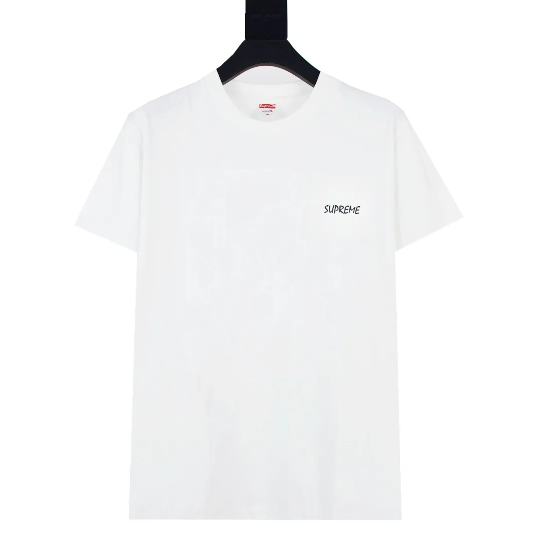 S382💰p150 Top version Supreme 24ss BLACK CAT black cat print short-sleeved T-shirt. Refuse to look at pictures to make products. Refuse to compare wrong versions. Use cylindrical seamless process (original process. There are no stitched bones on the side of the clothes. Key points of identification) The fabrics are all custom-woven and dyed, 280g weight, 100% cotton, cylindrical fabric. Cylindrical fabric is a knitted fabric woven with a cylinder loom. The needles are distributed in a cylindrical shape on the fuselage. The gray fabric is a large cylinder, which needs to be opened and shaped before it can be used further. There are no slits on the side of the clothes, so there is no washing label on the side of ordinary short-sleeves. There is only one collar label behind the neck. The printing uses thermosetting ink printing imported from Belgium (different from conventional heat transfer printing), also known as plastic ink, or self-adhesive ink. Its ingredients are: mainly composed of polyvinyl chloride (PVC) and phthalates. PVC and phthalates, solid color The thermosetting ink is composed of a mixture of agents, stabilizers, and thickeners. It is not the digital direct printing marketed on the market. The printing texture of thermosetting ink cannot be achieved by digital direct printing. The collar label has a watermark anti-counterfeiting effect, a real anti-counterfeiting layer, a version with a high probability of passing the inspection, and the original packaging picture has a high probability of passing the test. Size：S-XL