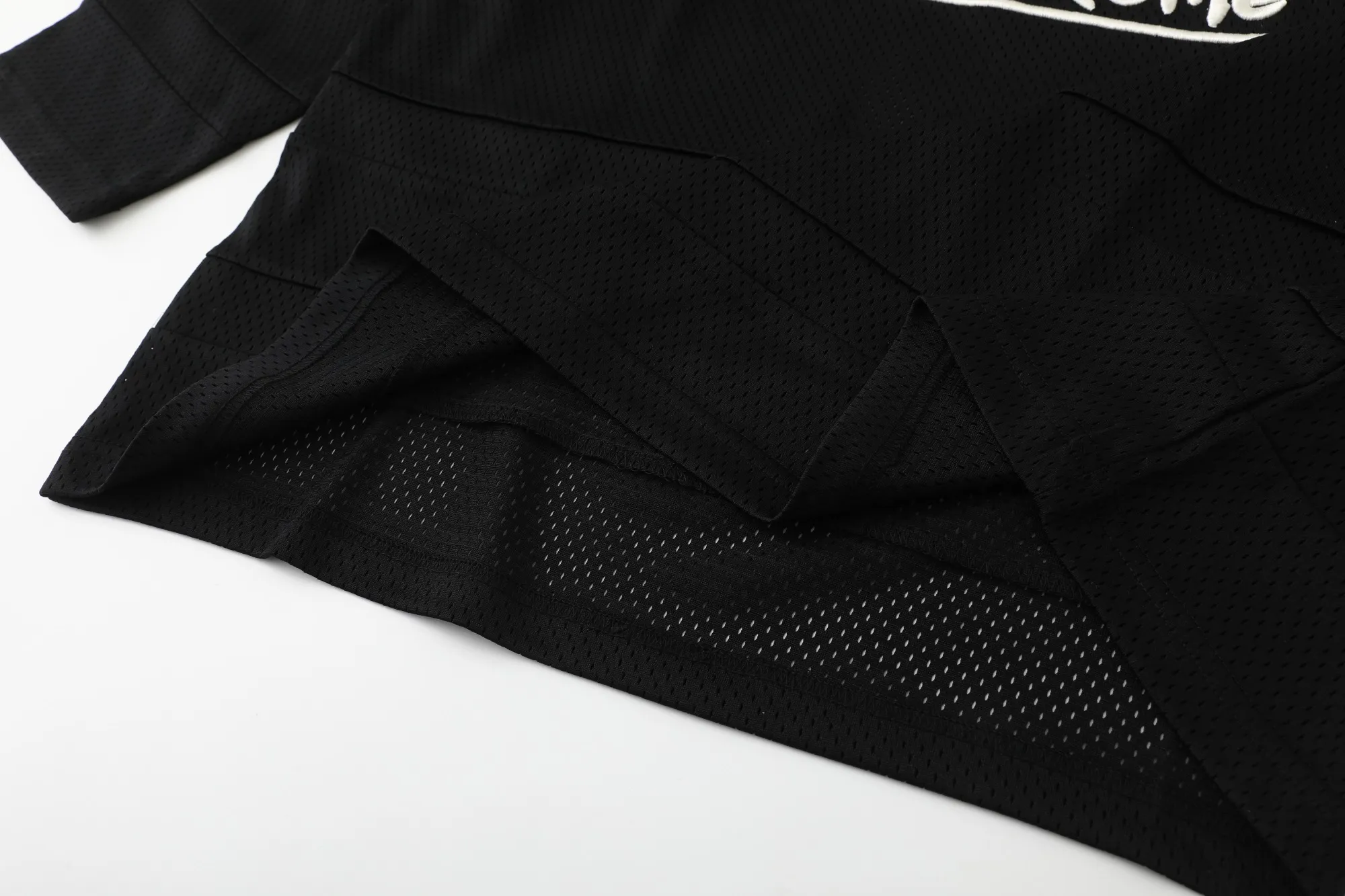 S634💰p230 Supreme Marithé François Girbaud co-branded loose mesh American ice hockey jersey with logo embroidered on the chest. Same style for men and women. 250g mesh fabric. Customized accessories. Complete. Color: black. White. Loose fit. Size: S M L 57 M 73 122 55 58 L 75 126 57 59 XL 77 130 59 60