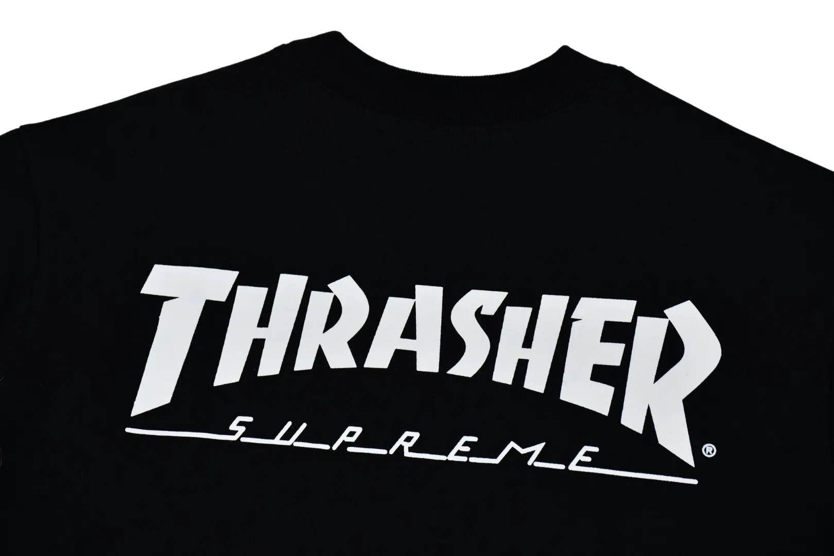 🅿️260 S257 top version SUPREME®/THRASHER® CREWNECK FW24 flame co-branded character printed round neck velvet sweatshirt 1. Fabric: ZP testing, custom weaving and dyeing, pure cotton 460G plus velvet main fabric, horizontal cutting 520G 2X2 thread 2. Printing: Printing uses thermoset ink printing, also known as plastic ink, or self-adhesive ink. Its ingredients are: mainly composed of polyvinyl chloride (PVC) and phthalates. PVC and phthalates, color fixing agents, stabilizers, and thickeners are mixed to form thermoset ink. It is not the digital direct printing promoted on the market. The printing texture of thermoset ink cannot be achieved by digital direct printing. 3. Sewing process: Twelve places of the whole garment are made of boneless splicing technology, processed by experienced foreign trade factories (ordinary factories cannot do it) 4. Hem and cuffs: all use 520G inelastic threads (low-end products use elastic threads to cause the hem and cuffs to appear wavy) 5. Customized ZP main label/wash water label/hangtag/packaging bag (equipped with an extra-large thickened handbag) Size: S~XL