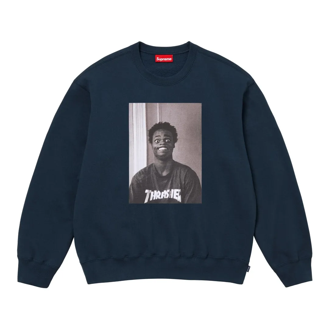 🅿️260 S257 top version SUPREME®/THRASHER® CREWNECK FW24 flame co-branded character printed round neck velvet sweatshirt 1. Fabric: ZP testing, custom weaving and dyeing, pure cotton 460G plus velvet main fabric, horizontal cutting 520G 2X2 thread 2. Printing: Printing uses thermoset ink printing, also known as plastic ink, or self-adhesive ink. Its ingredients are: mainly composed of polyvinyl chloride (PVC) and phthalates. PVC and phthalates, color fixing agents, stabilizers, and thickeners are mixed to form thermoset ink. It is not the digital direct printing promoted on the market. The printing texture of thermoset ink cannot be achieved by digital direct printing. 3. Sewing process: Twelve places of the whole garment are made of boneless splicing technology, processed by experienced foreign trade factories (ordinary factories cannot do it) 4. Hem and cuffs: all use 520G inelastic threads (low-end products use elastic threads to cause the hem and cuffs to appear wavy) 5. Customized ZP main label/wash water label/hangtag/packaging bag (equipped with an extra-large thickened handbag) Size: S~XL