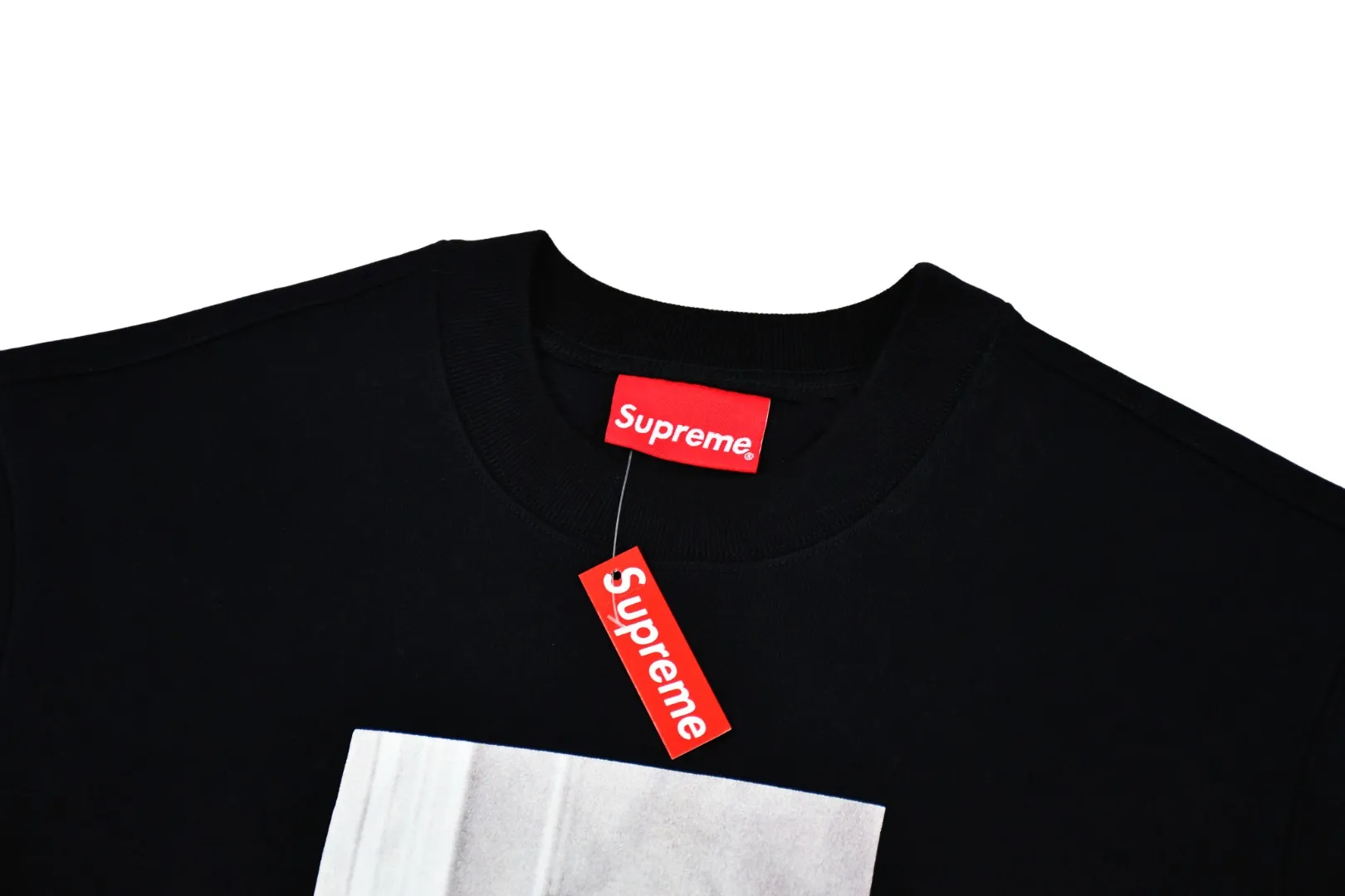 🅿️260 S257 top version SUPREME®/THRASHER® CREWNECK FW24 flame co-branded character printed round neck velvet sweatshirt 1. Fabric: ZP testing, custom weaving and dyeing, pure cotton 460G plus velvet main fabric, horizontal cutting 520G 2X2 thread 2. Printing: Printing uses thermoset ink printing, also known as plastic ink, or self-adhesive ink. Its ingredients are: mainly composed of polyvinyl chloride (PVC) and phthalates. PVC and phthalates, color fixing agents, stabilizers, and thickeners are mixed to form thermoset ink. It is not the digital direct printing promoted on the market. The printing texture of thermoset ink cannot be achieved by digital direct printing. 3. Sewing process: Twelve places of the whole garment are made of boneless splicing technology, processed by experienced foreign trade factories (ordinary factories cannot do it) 4. Hem and cuffs: all use 520G inelastic threads (low-end products use elastic threads to cause the hem and cuffs to appear wavy) 5. Customized ZP main label/wash water label/hangtag/packaging bag (equipped with an extra-large thickened handbag) Size: S~XL