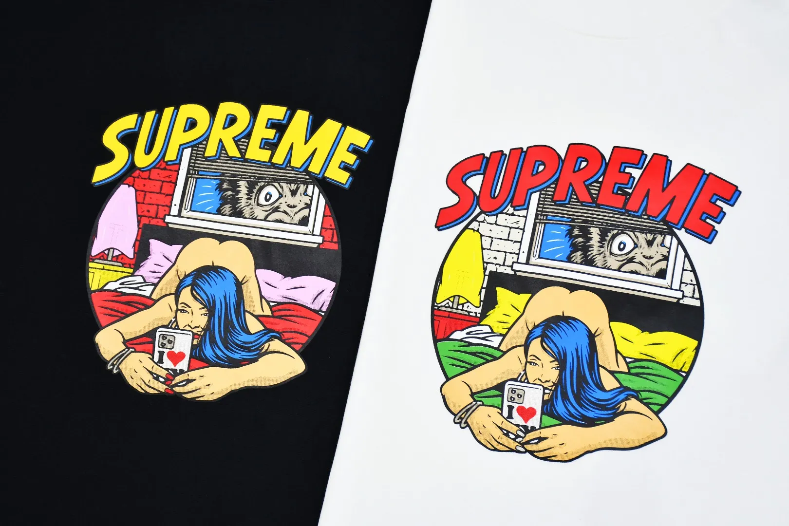 🅿️130 S196 top version Supreme 25ss Bedroom bedroom comic sexy girl printed short-sleeved T-shirt. Refuse to look at pictures to make products. Refuse to compare with wrong versions. Use cylinder seamless technology (original technology, there are no stitched bones on the side of the clothes, key points of identification) The fabrics are all custom-woven and dyed, 280g weight, 100% cotton, cylindrical fabric. Cylindrical fabric is a knitted fabric woven with a cylinder loom. The needles are distributed in a cylindrical shape on the fuselage. The gray fabric is a large cylinder, which needs to be opened and shaped before it can be used further. There are no slits on the side of the clothes, so there is no washing label on the side of ordinary short-sleeves. There is only one collar label behind the neck. The printing uses heat-setting ink printing imported from Belgium (different from conventional heat transfer printing on the market), also known as plastic ink, or self-adhesive ink. Its ingredients: mainly composed of polyvinyl chloride (PVC) and phthalates, including PVC, phthalates, and color fixing agents. , stabilizer, and thickener are mixed to form thermoset ink, which is not the digital direct printing marketed on the market. The printing texture of thermoset ink cannot be achieved by digital direct printing. The new triple collar label has a watermark anti-counterfeiting effect, a real anti-counterfeiting layer, and has a high probability of passing the approved version. The original packaging picture has a high probability of passing Size：S-XL