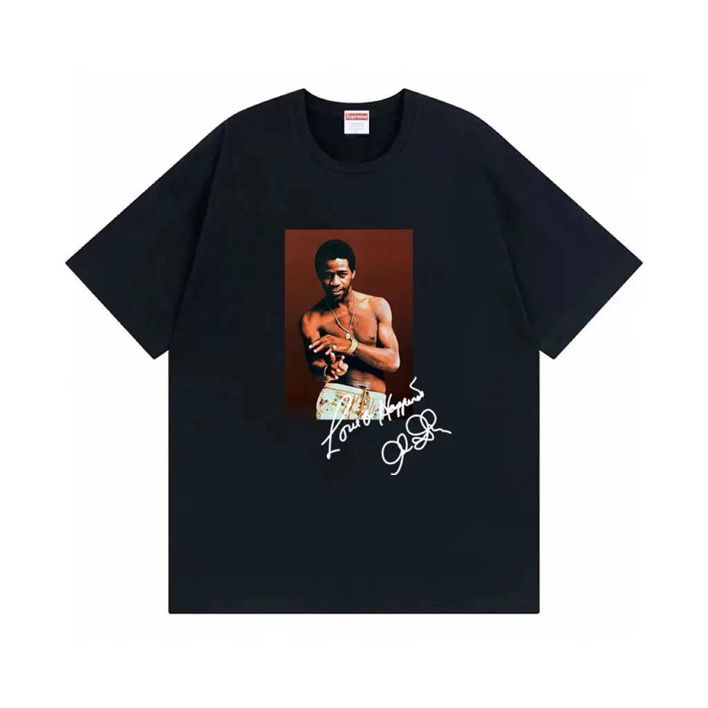 #S126 p110💰 SupremeSS22Week1AlGreenTee Al Green soul singer character print Loose version Made of 260g combed cotton double yarn From fabrics to accessories, all three standards are complete and ZP-imported Matsui Company slurry printing will never crack The whole piece adopts three-needle five-thread technology (neckline-shoulder seam-sleeve seam double line, looks more three-dimensional and textured) The same process as the original version, classic version Feel free to compare zp. The whole piece adopts three-needle five-thread craftsmanship (neckline-shoulder seam-sleeve seam double thread, which looks more three-dimensional and textured). It has the same craftsmanship as the genuine original, classic version. Color: Black White Red Brown Yellow Light Blue Pink Size: S M L XL XXL