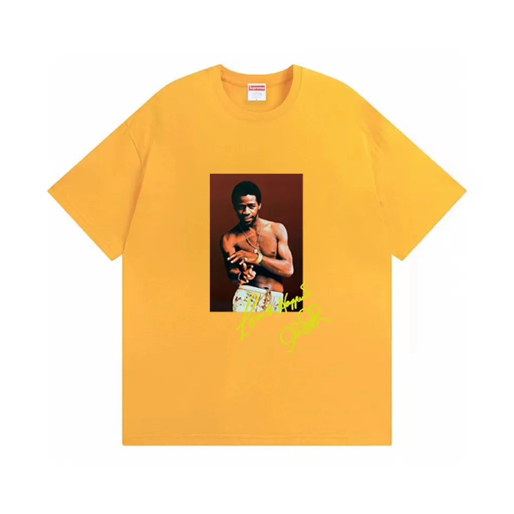 #S126 p110💰 SupremeSS22Week1AlGreenTee Al Green soul singer character print Loose version Made of 260g combed cotton double yarn From fabrics to accessories, all three standards are complete and ZP-imported Matsui Company slurry printing will never crack The whole piece adopts three-needle five-thread technology (neckline-shoulder seam-sleeve seam double line, looks more three-dimensional and textured) The same process as the original version, classic version Feel free to compare zp. The whole piece adopts three-needle five-thread craftsmanship (neckline-shoulder seam-sleeve seam double thread, which looks more three-dimensional and textured). It has the same craftsmanship as the genuine original, classic version. Color: Black White Red Brown Yellow Light Blue Pink Size: S M L XL XXL