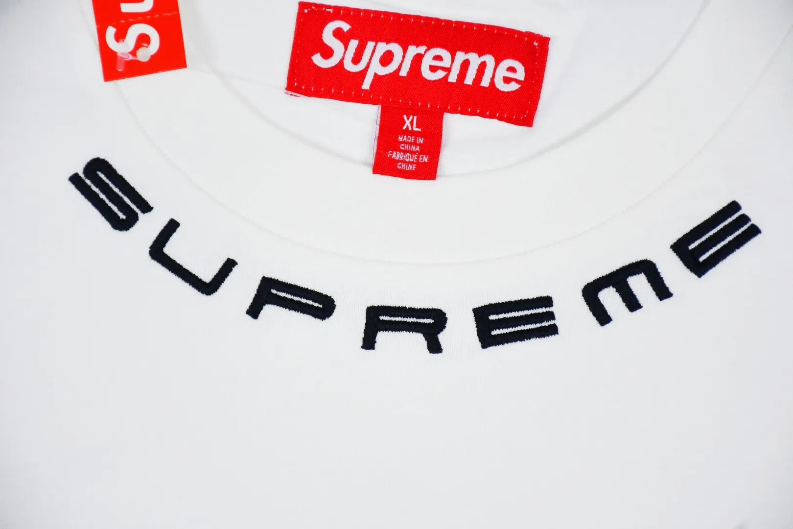 🅿️166 S277 Supreme 23fw COLLAR LOGO L/S TOP Embroidery Long-sleeved T-shirt ZP test Custom weaving and dyeing Pure cotton 320g Fabric Embroidery is done by BEHRINGER BEKS-Y924 machine (one level higher than Tajima embroidery machine) Embroidery thickness, saturation and size are consistent with ZP Customized ZP co-branding Main label/wash water label/hangtag/packaging bag The version with a high probability of passing the test will pass the original packaging picture. Size: S-XL