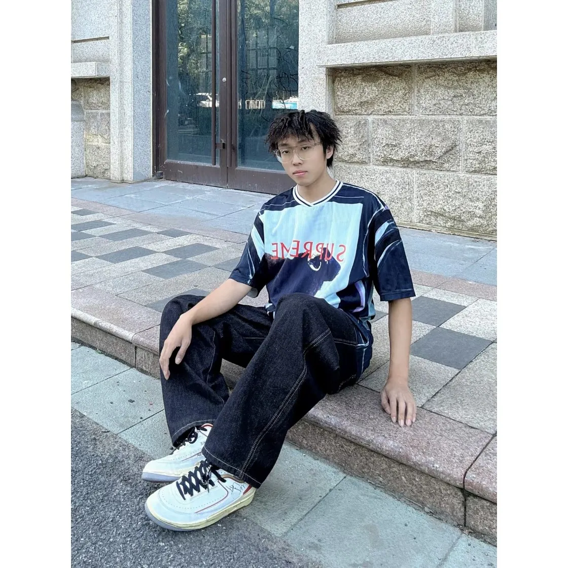 🅿️290 Supreme 25SS Hirst Black Sheep Tee artist co-branded black goat sheep short-sleeved T-shirt with pattern LOGO printed beautiful retro high street loose couple short-sleeved T-shirt, same style for men and women #popular strong landing, sold as soon as it is released Supreme is a prestigious brand, famous for its unique design and high-quality fabrics, this short-sleeved one is no exception, both the details and the distinctive design can bring you a more perfect wearing experience and visual effect! The collection is of great significance. As a fan of Supreme, this dress is worth buying! #genuineloosefit #The front and back are made of white foam, breathable direct injection technology, heavy work and heavy copy, perfect reproduction‼ ️ #From fabrics to accessories, all three standards are complete and ZP imported Matsui company slurry printing will never crack! #The printing uses thermosetting ink printing imported from Belgium (different from conventional heat transfer printing), also known as plastic ink or self-adhesive ink! Ingredients: It is mainly composed of polyvinyl chloride (PVC) and phthalates. PVC is mixed with phthalates, fixatives, stabilizers, and thickeners to form a thermoset ink. It is not the digital direct printing marketed on the market. The printing texture of thermoset ink cannot be achieved by digital direct printing! ! !    Size: S M L XL