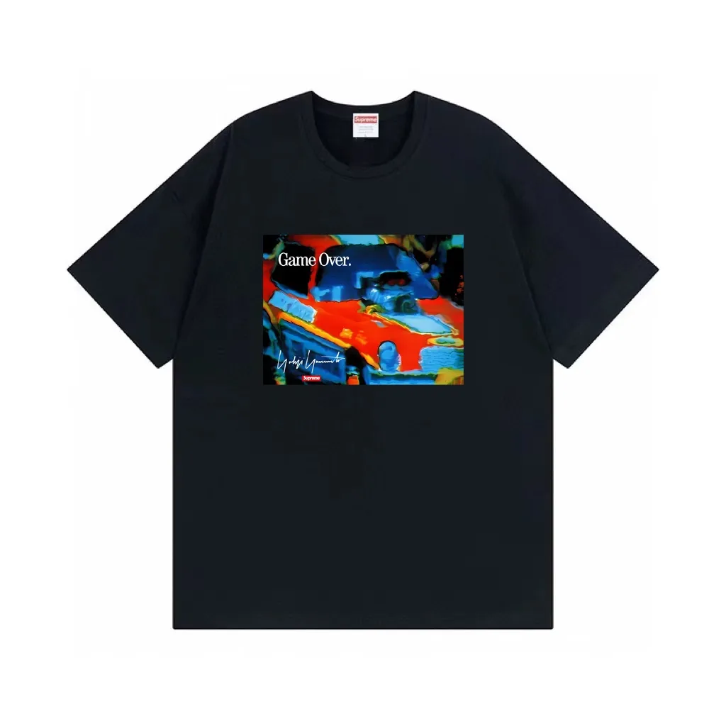 #S100 p110💰 Supreme Week4Supreme game is over” Loose fit. Made of 260 grams of combed cotton double yarn. All three standards from fabrics to accessories are in compliance with ZP. The slurry printing imported from Matsui Company will never crack. The whole piece adopts three-needle five-thread technology. The neckline-shoulder seam-sleeve seam is double-lined, making it look more three-dimensional and textured.) The craftsmanship is the same as the original version, and the classic version Feel free to compare zp. The whole piece adopts three-needle five-thread craftsmanship. The neckline-shoulder seam-sleeve seam is double-threaded, which looks more three-dimensional and textured.) It has the same craftsmanship as the original original, classic version. Color: White Black Size: S M L XL XXL