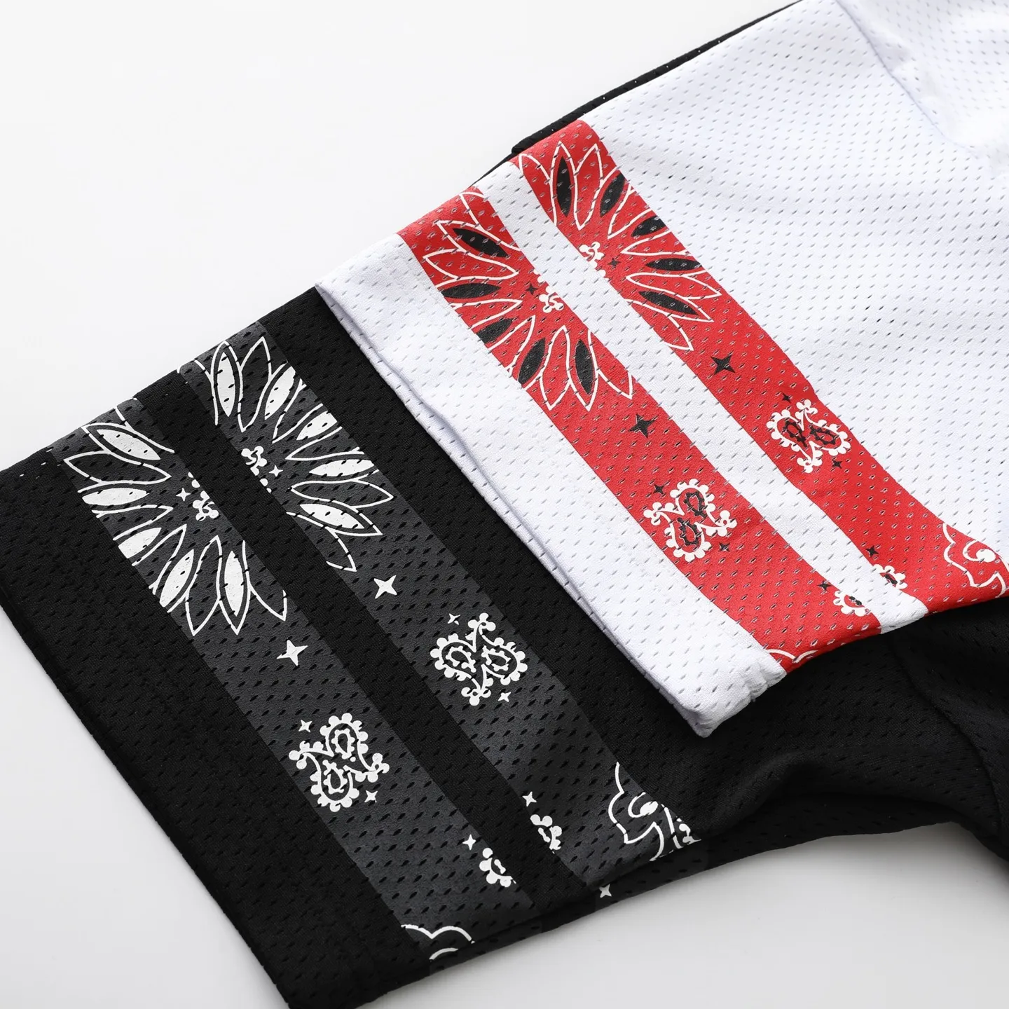 🅿️210 S296 Supreme SS25 WEEK14 Bandana Football Jersey logo Cashew flower element printed mesh American trendy football jersey, same style for men and women. Customized 250g mesh fabric. Imported glue printing. Multiple debugging. The color is correct. The pigment will not be printed into the mesh. The quality details are consistent with YB. The accessories are complete. A must-have for fashionistas. Color: black white (175 145 try on M) Size: S M L XL Bust Length Shoulder Width Sleeve Length S: 120 72 59 23 M: 124 74 60 24 L: 128 76 61 25 XL: 132 78 62 25.5