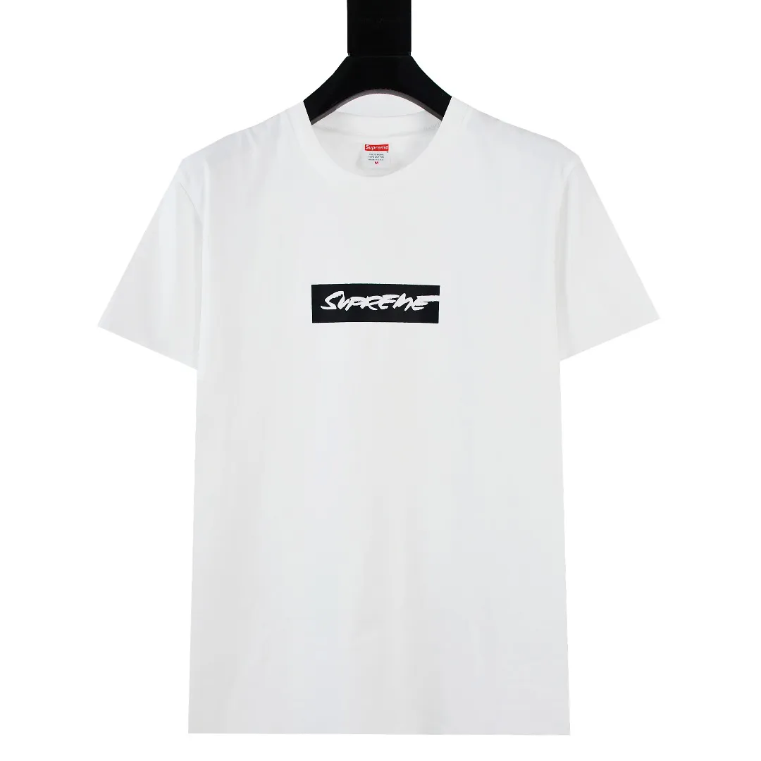 🅿️120 S139 Supreme 24ss Futura future slogan Box Logo short-sleeved T-shirt. Refuse to make products based on pictures. Refuse to compare with wrong versions. Use cylindrical seamless technology (original technology. There are no stitched bones on the side of the clothes. Key points of identification) The fabrics are all custom-woven and dyed, 280g weight, 100% cotton, cylindrical fabric. Cylindrical fabric is a knitted fabric woven with a cylinder loom. The needles are distributed in a cylindrical shape on the fuselage. The gray fabric is a large cylinder, which needs to be opened and shaped before it can be used further. There are no slits on the side of the clothes, so there is no washing label on the side of ordinary short-sleeves. There is only one collar label behind the neck. The printing uses thermosetting ink printing imported from Belgium (different from conventional thermal transfer printing), also known as plastic ink, or self-adhesive ink. Its ingredients are: mainly composed of polyvinyl chloride (PVC) and phthalates. PVC and phthalates, solid color The thermoset ink is composed of a mixture of agents, stabilizers, and thickeners. It is not the digital direct printing advertised on the market. The printing texture of thermoset ink cannot be achieved by digital direct printing. The collar label has a watermark anti-counterfeiting effect, a real anti-counterfeiting layer, a version with a high probability of passing the inspection, and a high probability of passing the original packaging picture. Size：S-XL
