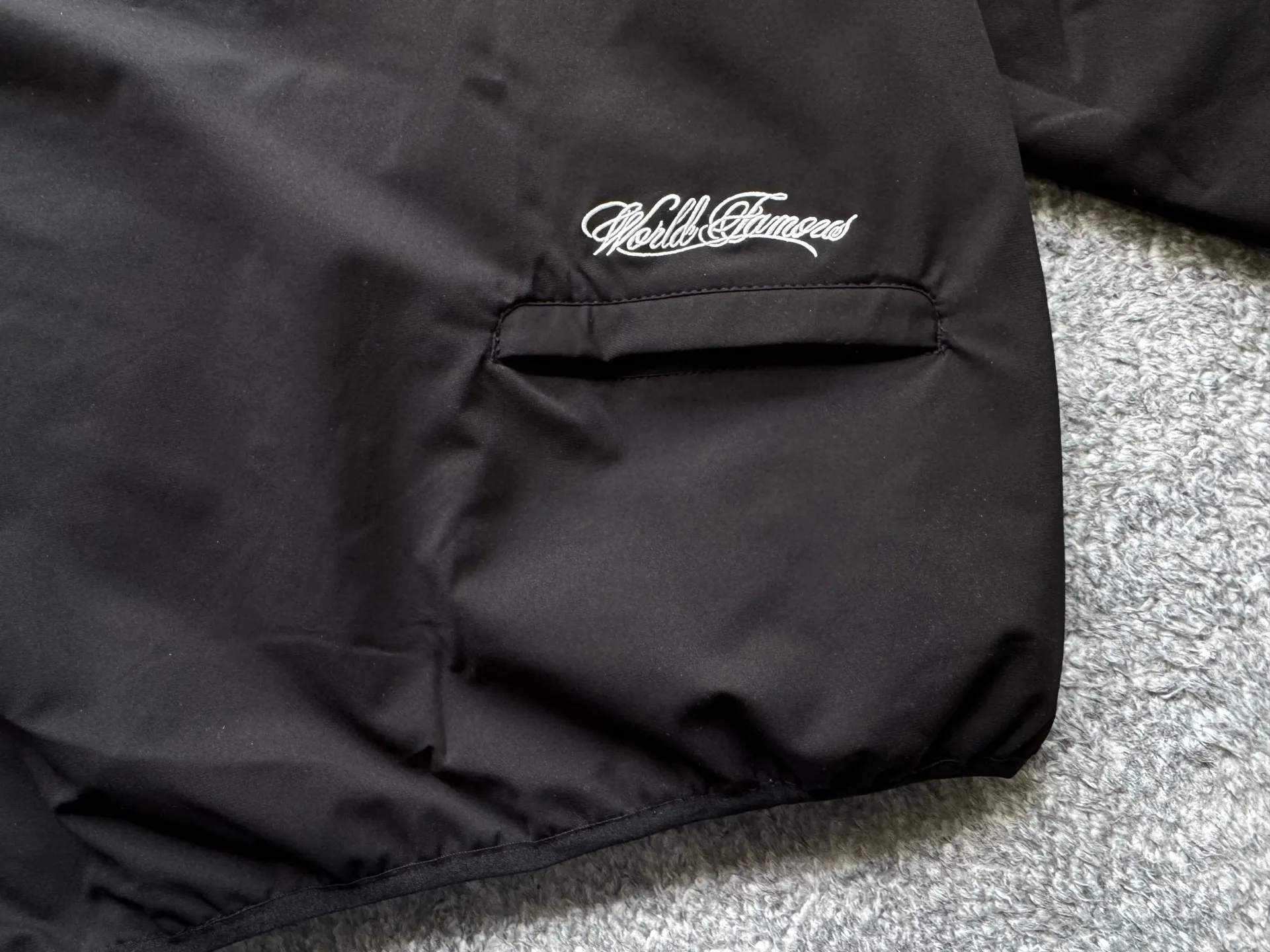 P450 Supreme x Nike joint model SS25 WEEK4 Track Jacket embroidered cuffs logo zipper closure jacket, same style for men and women, original 1:1 customization, customized accessories, all three standards Color: Black Purple Clothing size: S-XL Length Chest Shoulder Width Sleeve Length S 67 137 51.8 77.5 M 69 141 53 79 L 71 145 54.2 80.5 XL 73 149 55.4 81.5