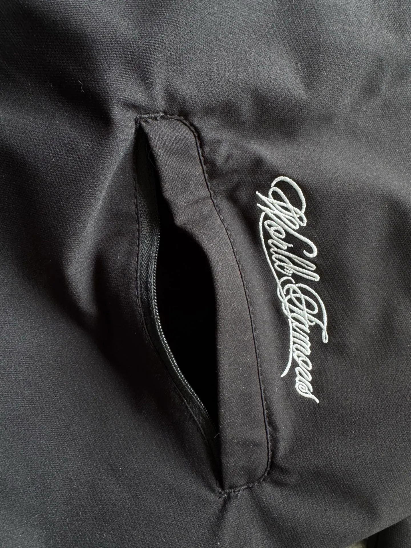 P450 Supreme x Nike joint model SS25 WEEK4 Track Jacket embroidered cuffs logo zipper closure jacket, same style for men and women, original 1:1 customization, customized accessories, all three standards Color: Black Purple Clothing size: S-XL Length Chest Shoulder Width Sleeve Length S 67 137 51.8 77.5 M 69 141 53 79 L 71 145 54.2 80.5 XL 73 149 55.4 81.5