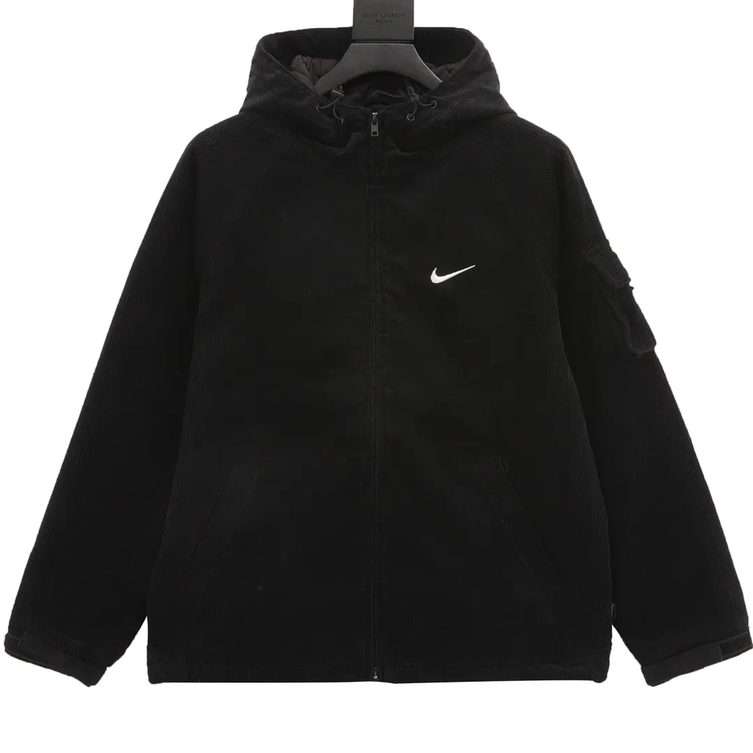 P660 Supreme x Nike corduroy cotton jacket, joint model Arc Corduroy Hooded Jacket, corduroy zipper hooded jacket, original fabric custom dyed and developed. The fabric feels very good, so the details and accessories are made according to the original version. The factory's craftsmanship level is comparable to the original version. Size: S-XL