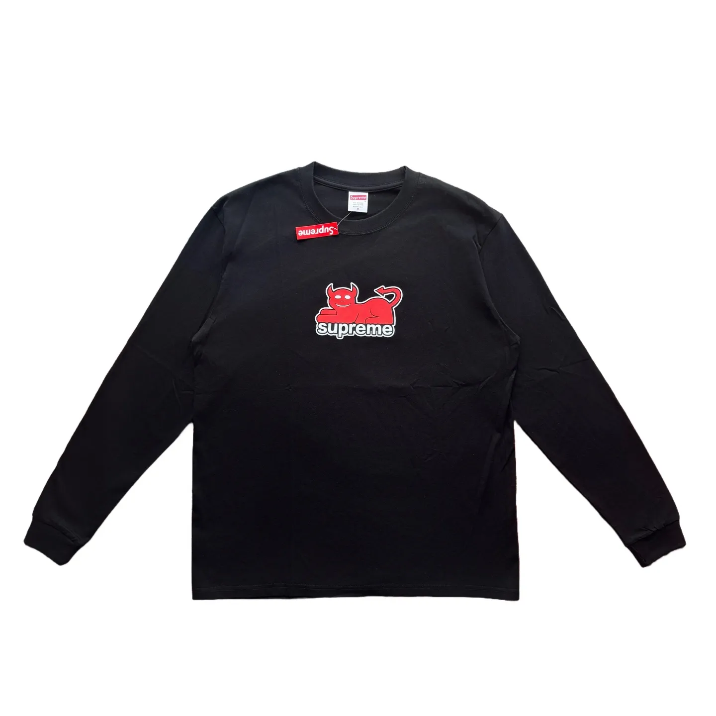 Supreme It needs to be opened and shaped before it can be used further. There is no slit on the side of the clothes, so there is no washing label on the side of ordinary short-sleeved clothes. There is only one collar label behind the neck, so the shape is very correct and not easy to deform (color: black and white)